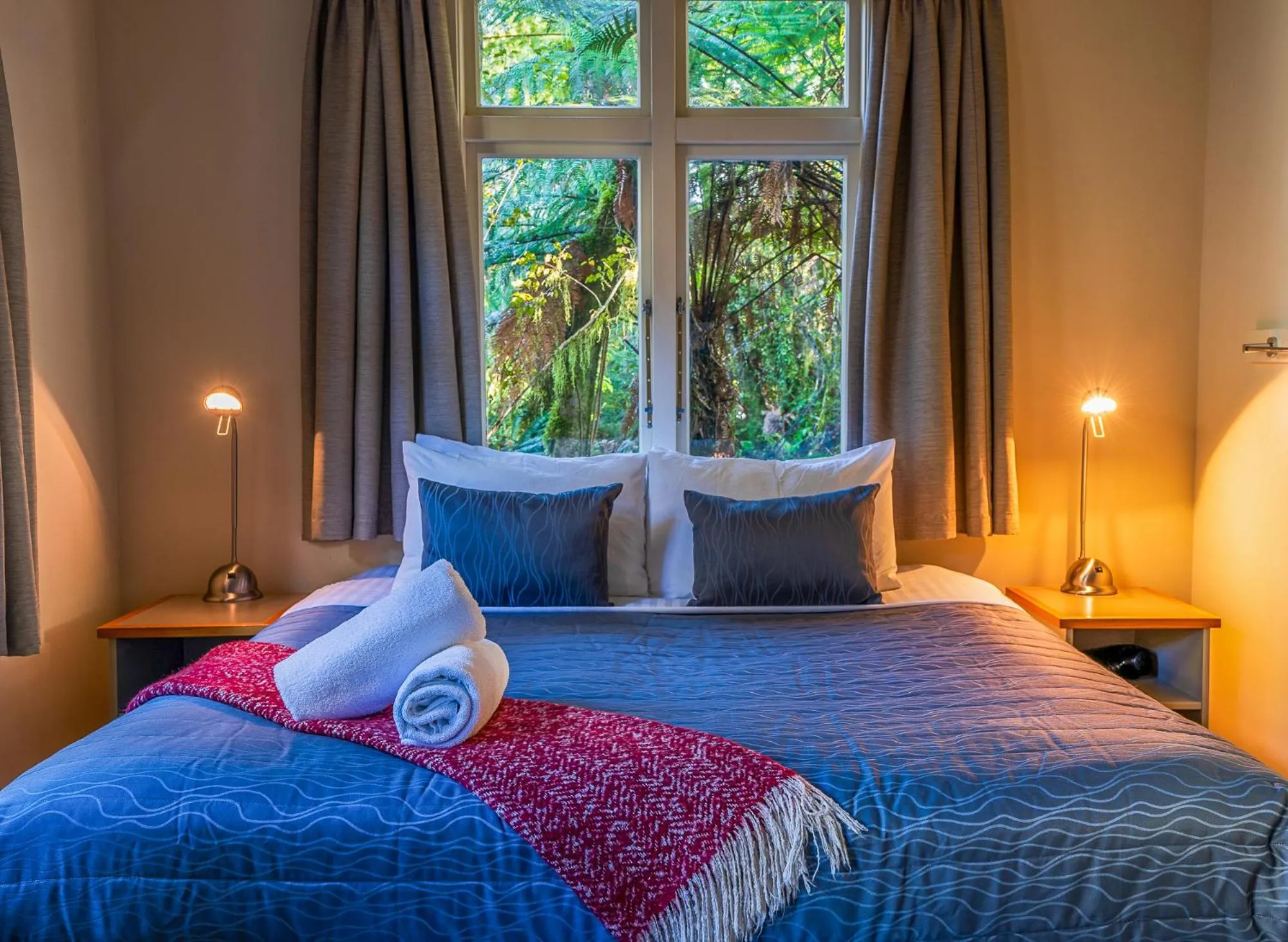 Bed in Rainforest Retreat