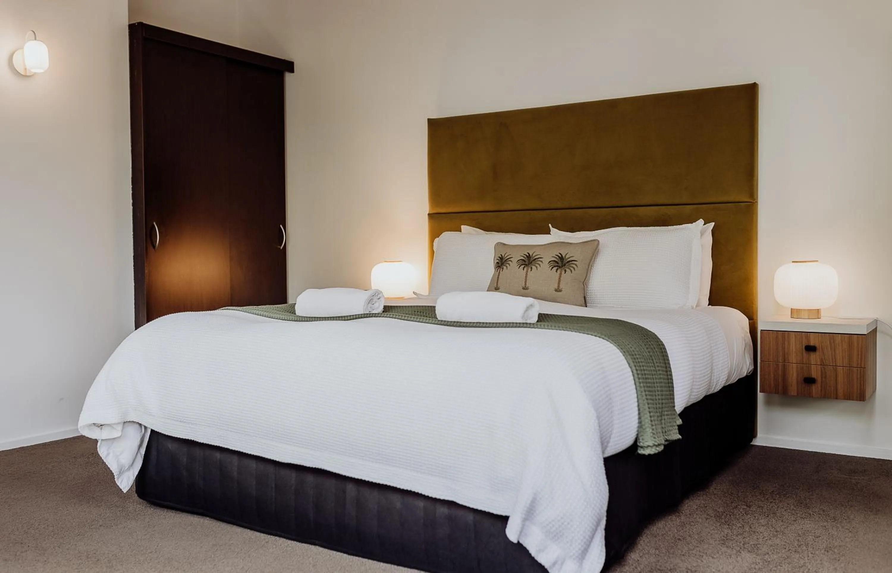 Bed in Rainforest Retreat