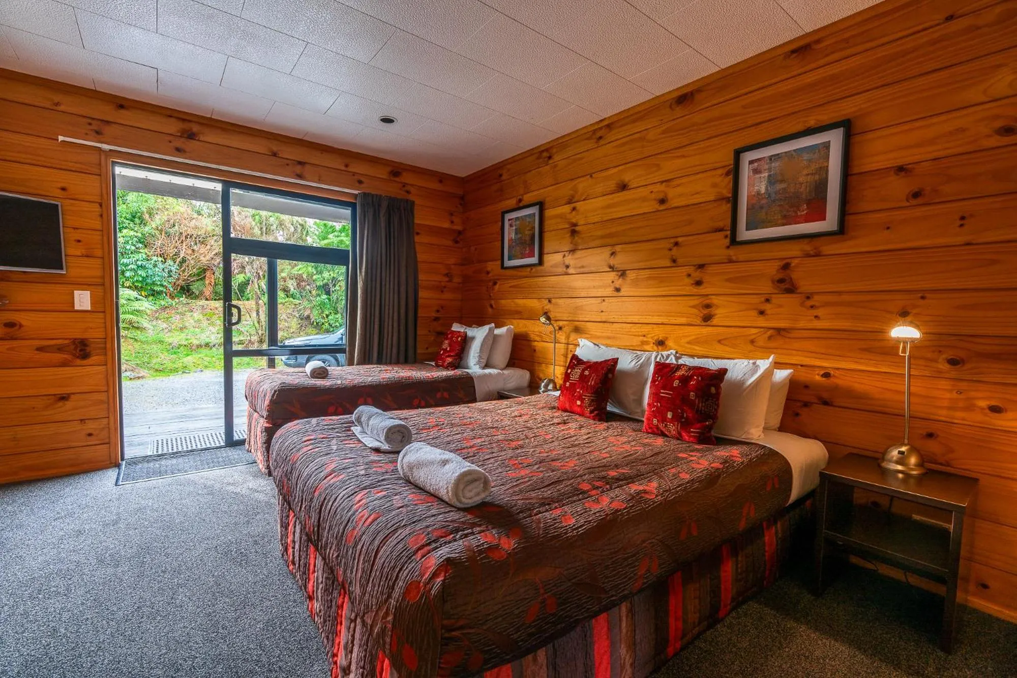 Bedroom, Bed in Rainforest Retreat