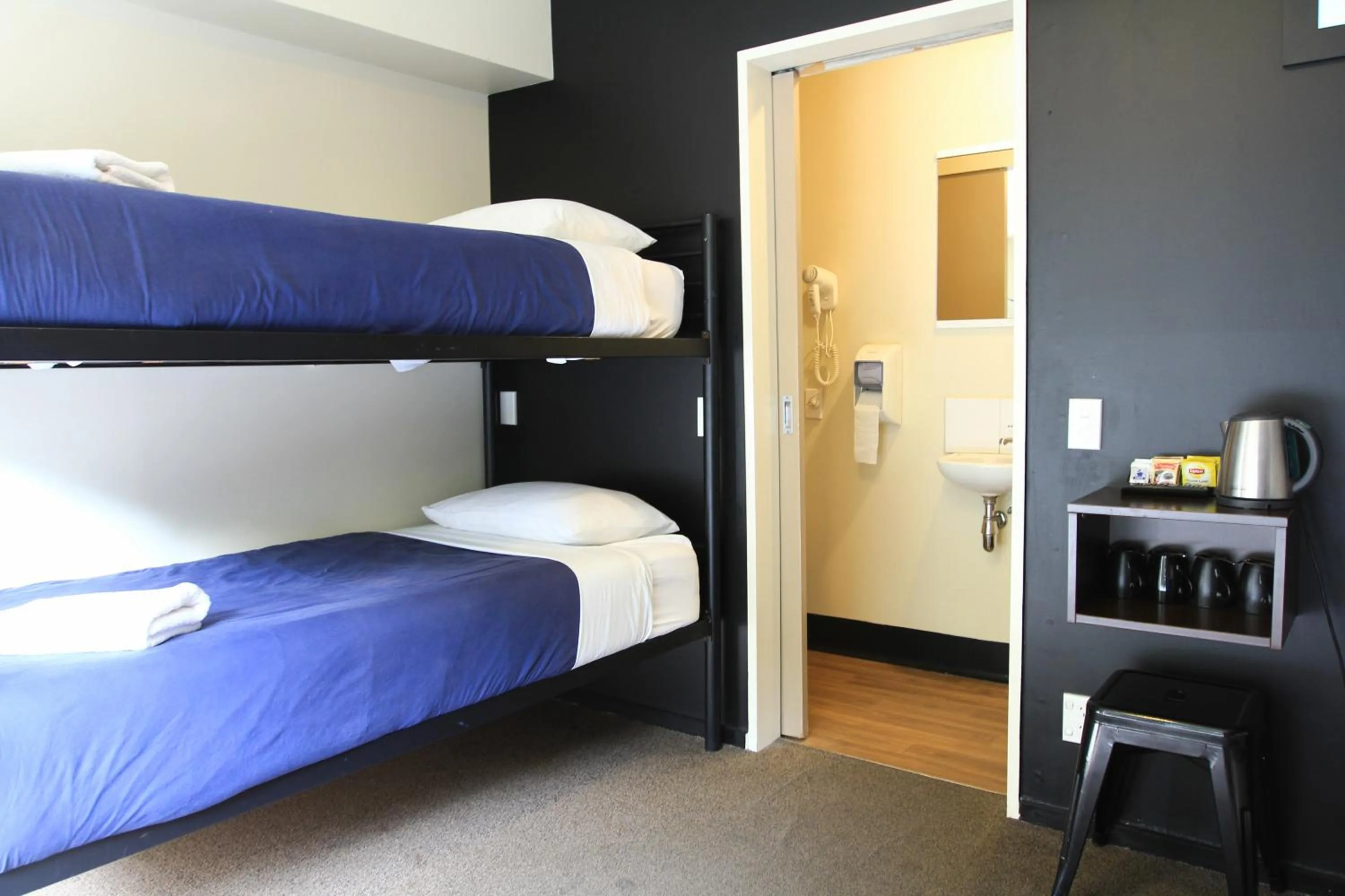 bunk bed, Bed in Rainforest Retreat