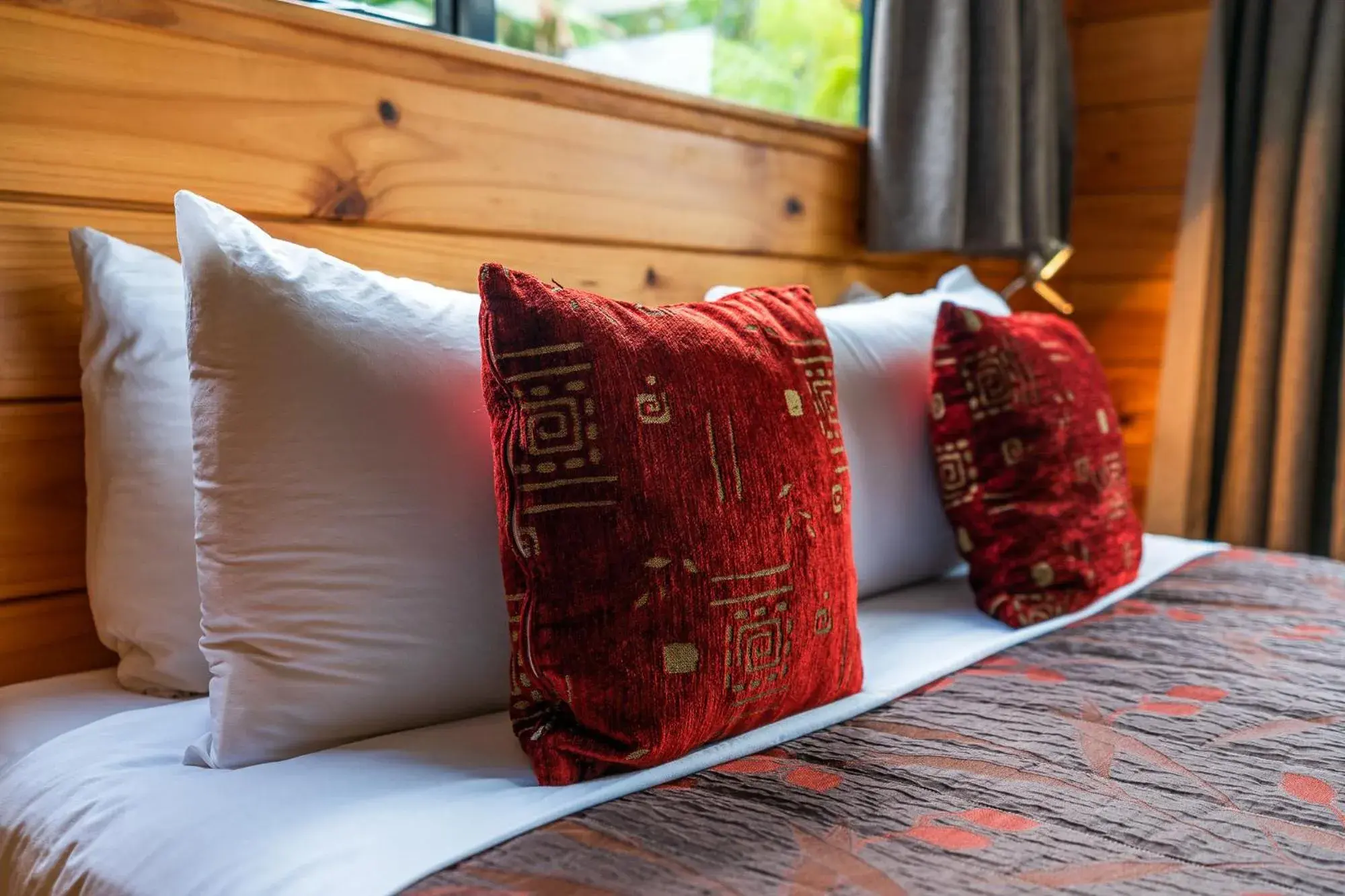 Kamahi holiday house with Hot Tub in Rainforest Retreat Kamahi holiday house with Hot Tub in Rainforest Retreat