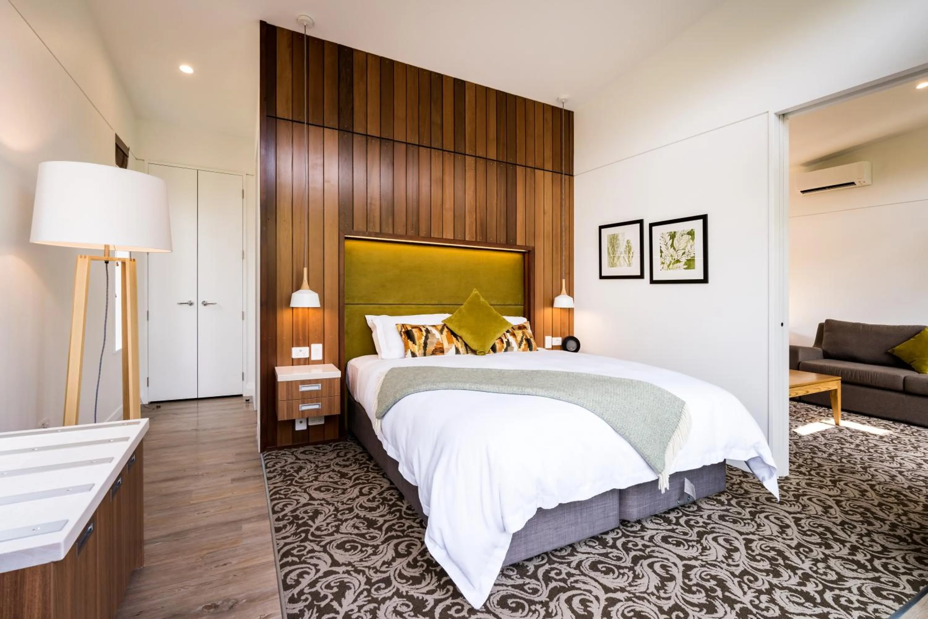 Bed in Rainforest Retreat