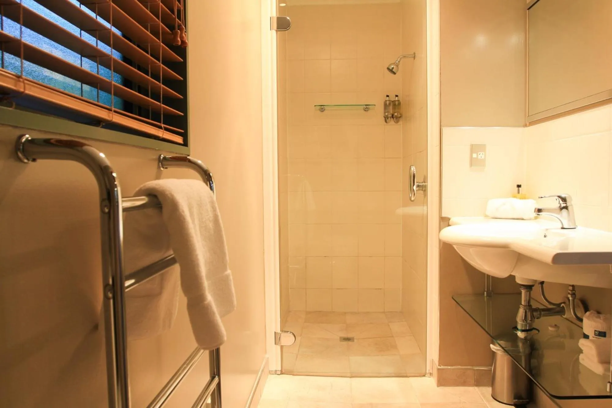 Shower in Rainforest Retreat