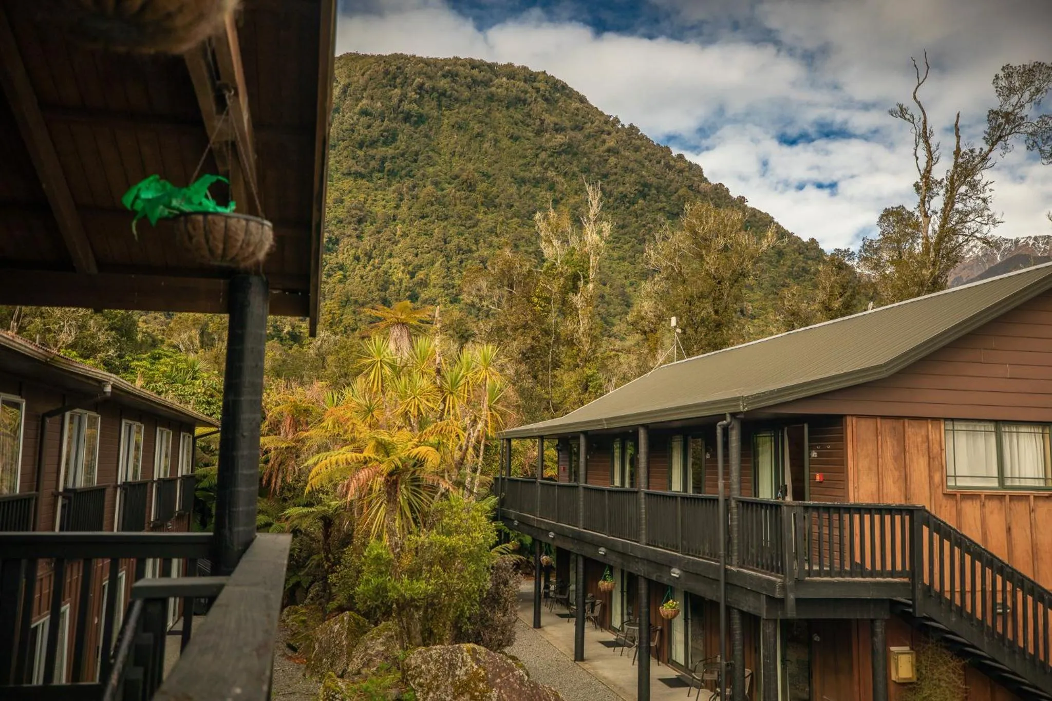 Property building in Rainforest Retreat