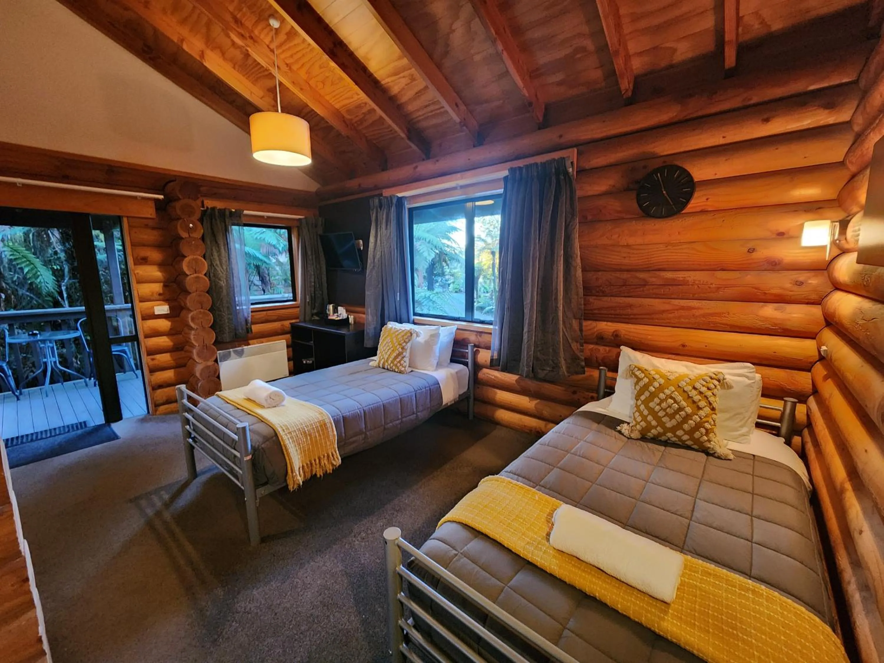Bed in Rainforest Retreat