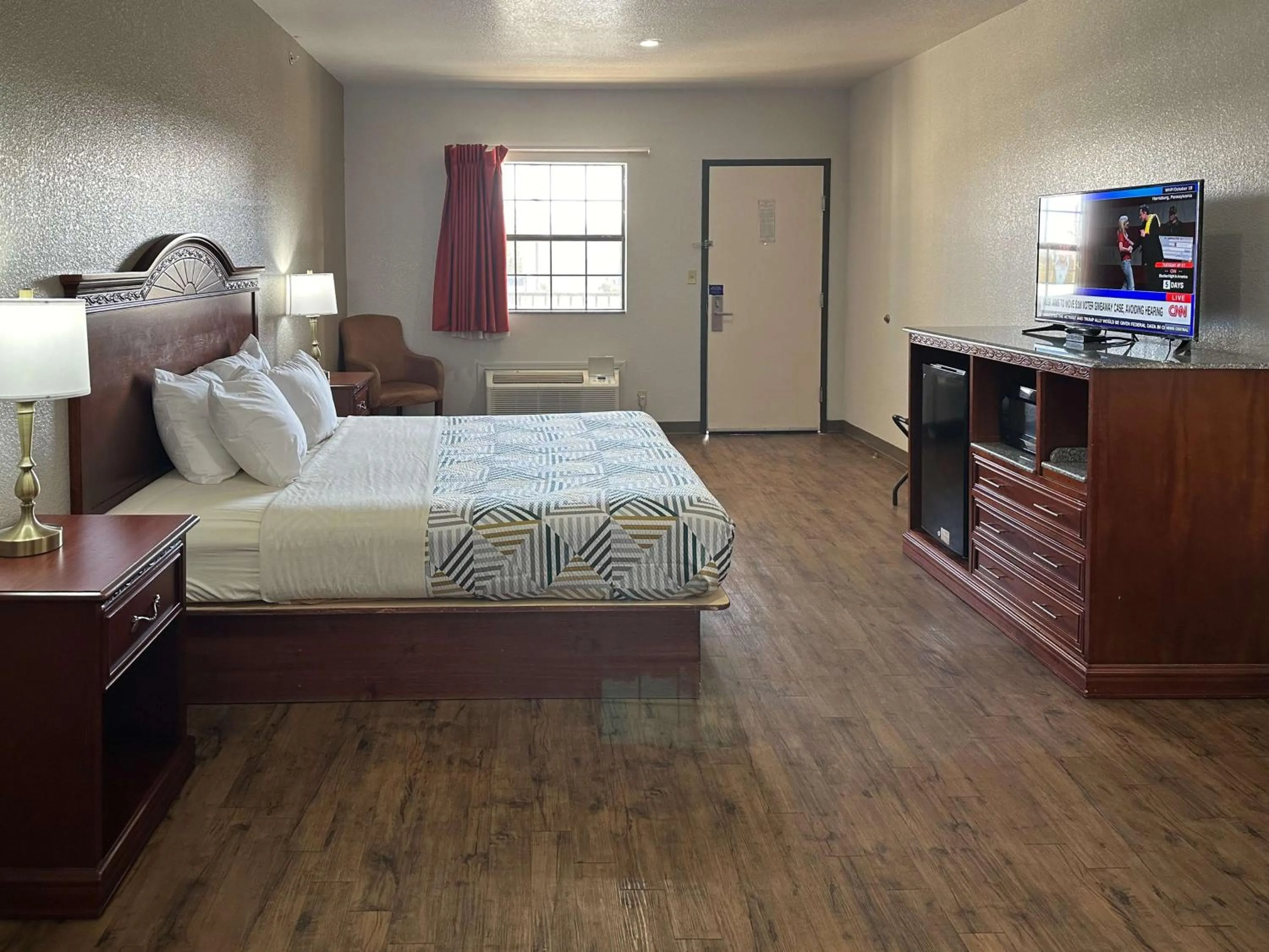 Bedroom, Bed in Motel 6-Atoka, OK