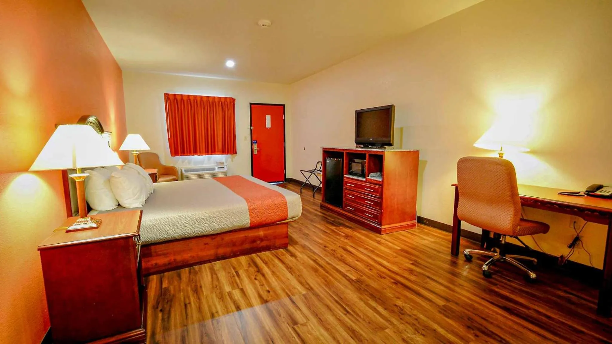 Photo of the whole room, Bed in Motel 6-Atoka, OK