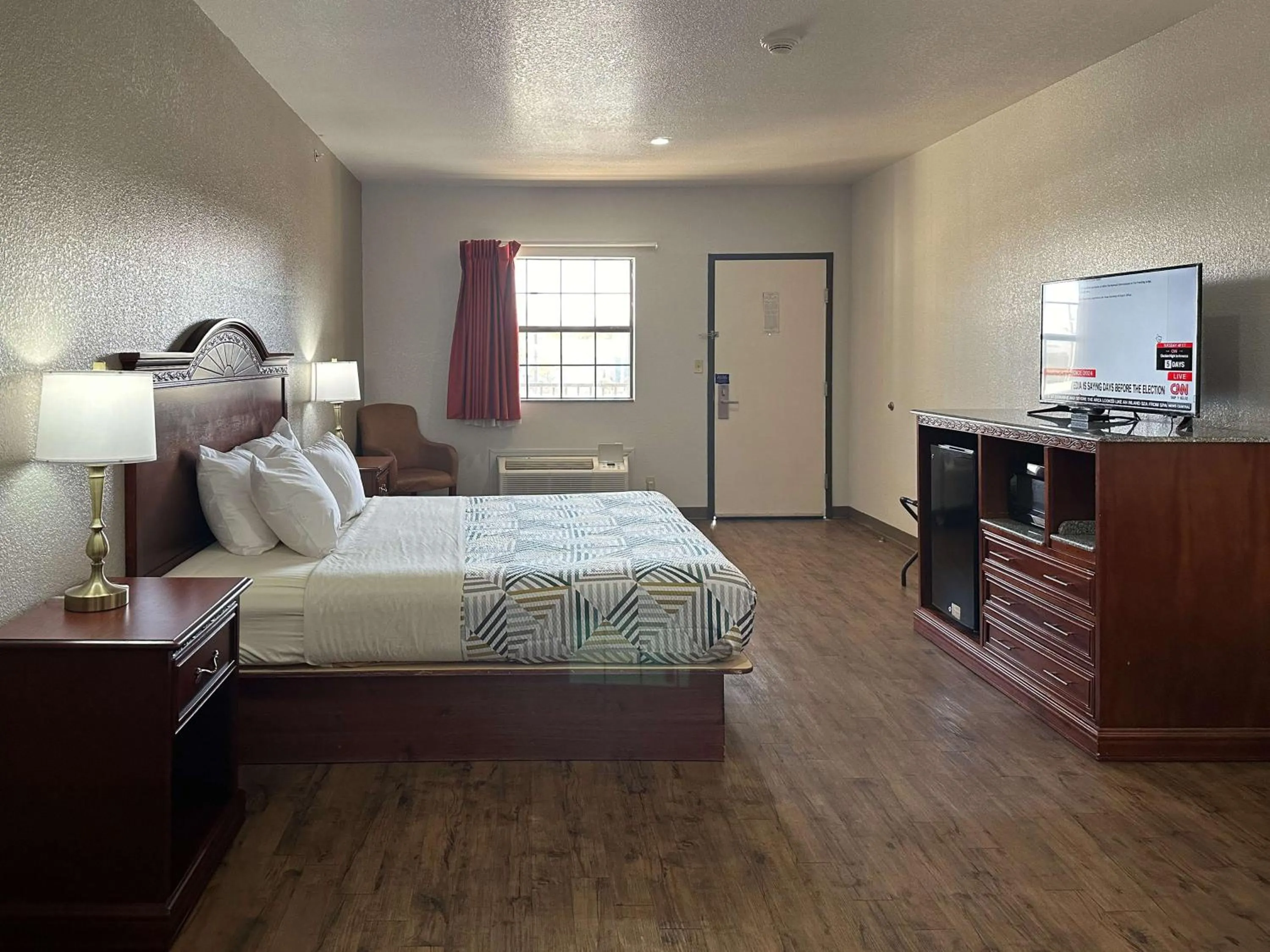 Bedroom, Bed in Motel 6-Atoka, OK