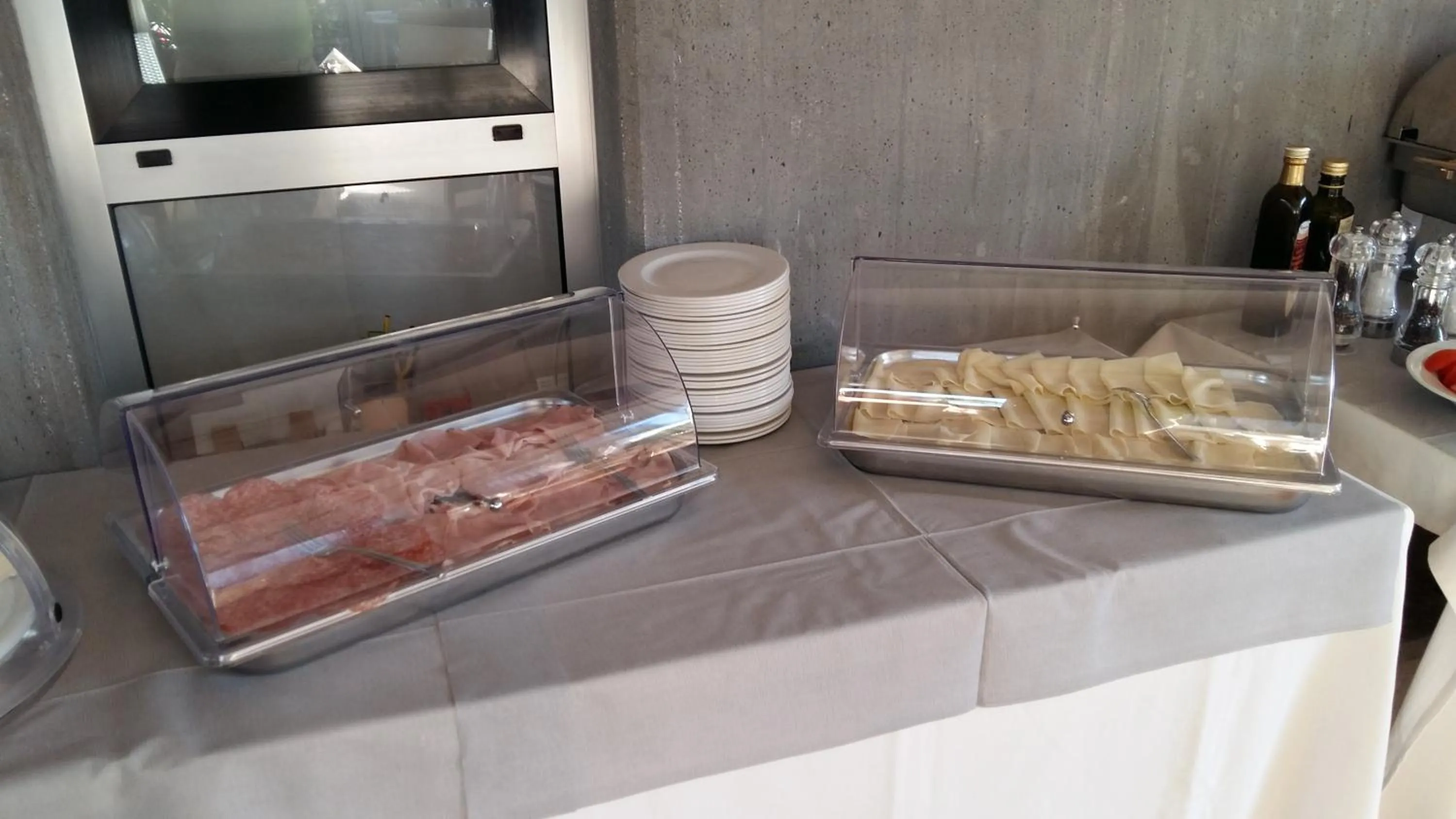 Food and drinks in Hotel Santiago