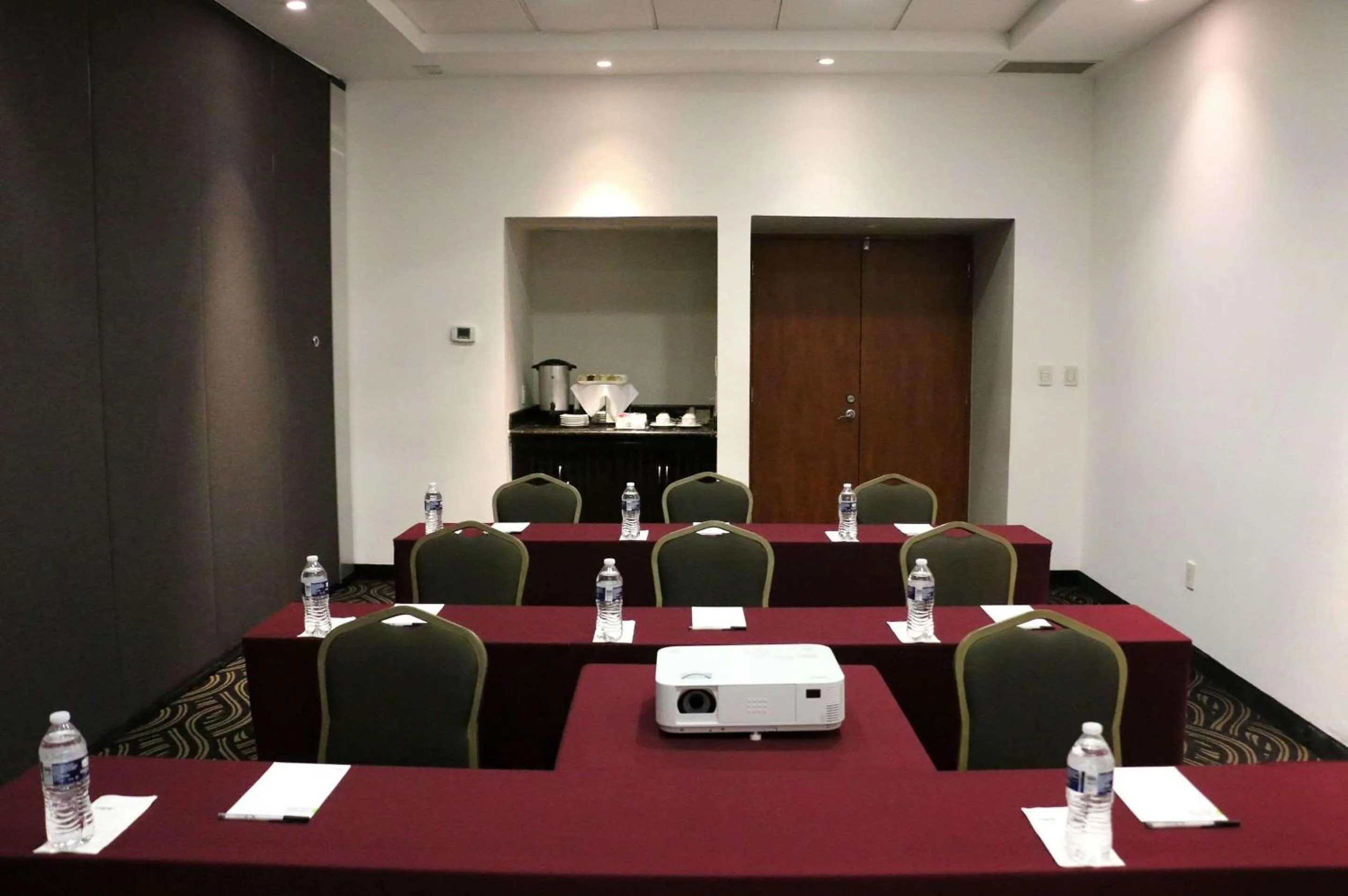 Meeting/conference room in Radisson Poliforum Plaza Hotel Leon
