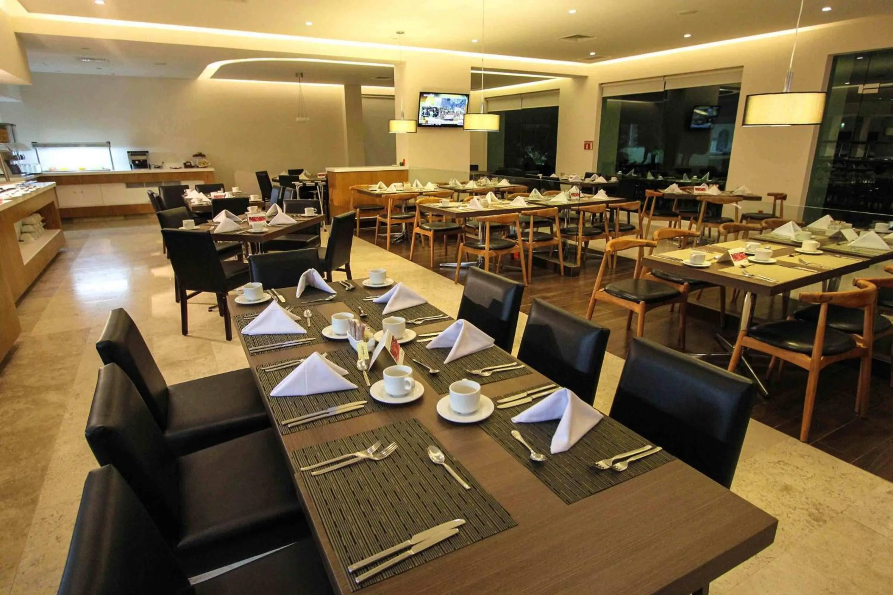 Restaurant/places to eat in Radisson Poliforum Plaza Hotel Leon