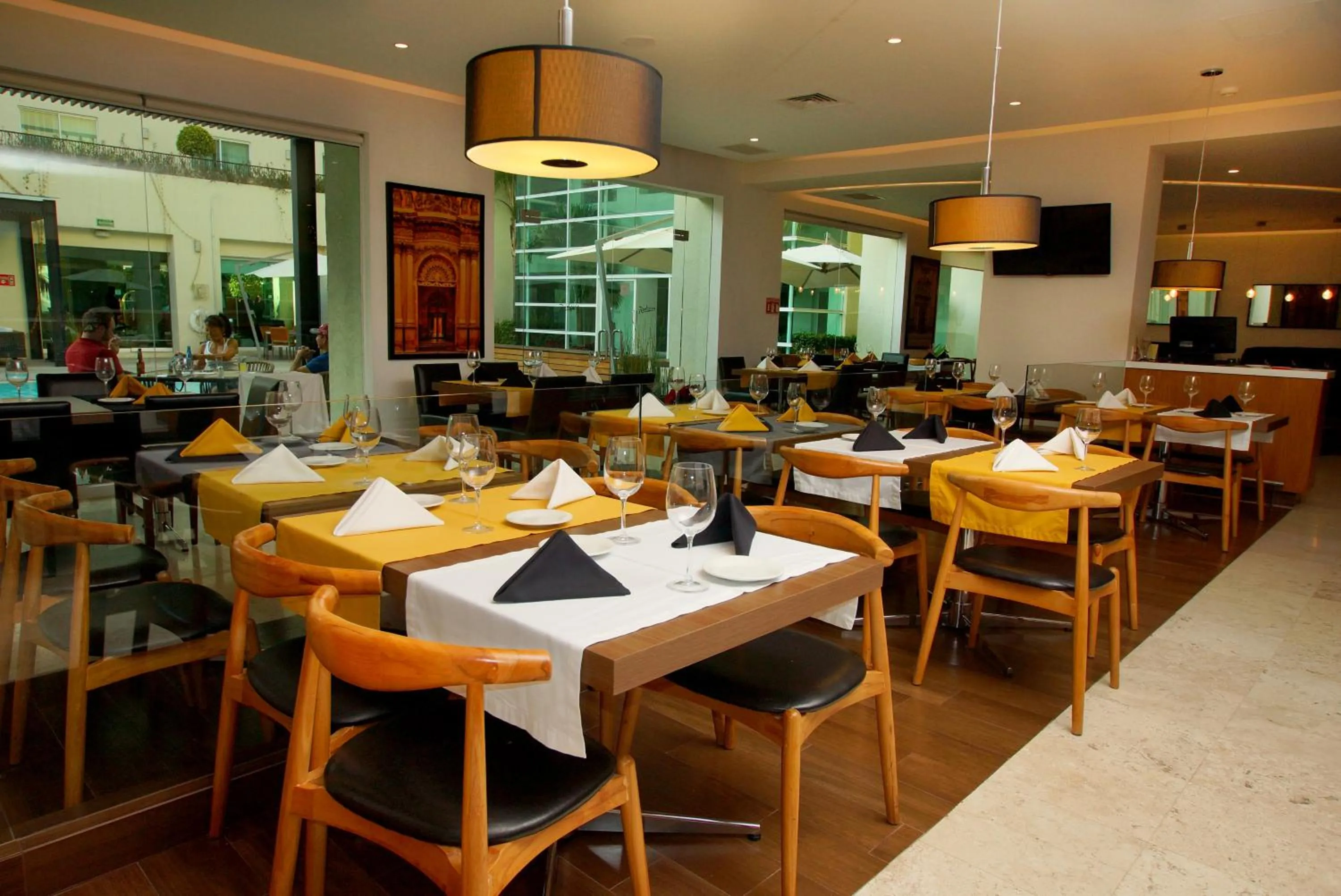 Restaurant/places to eat in Radisson Poliforum Plaza Hotel Leon