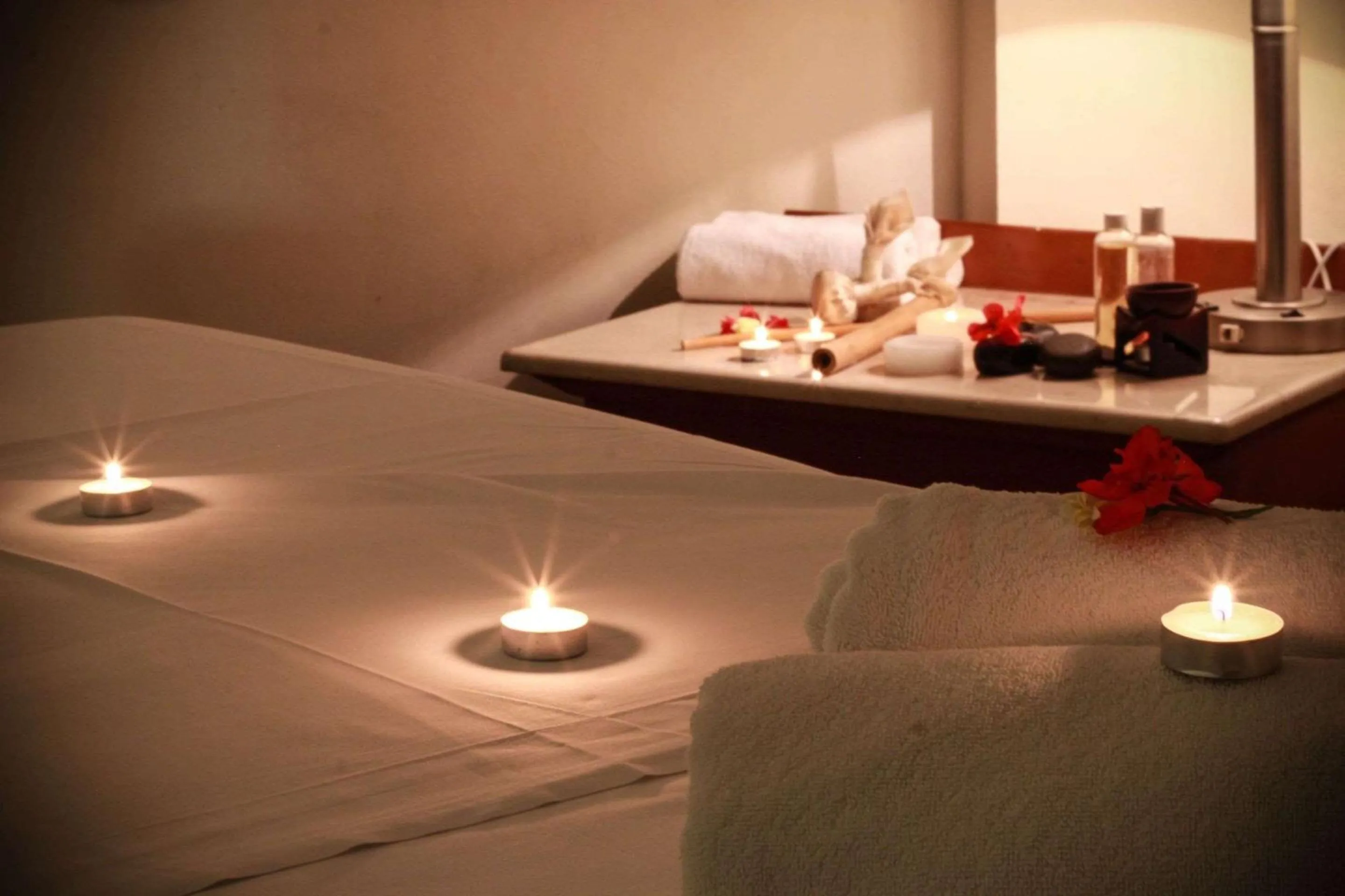 Spa and wellness centre/facilities, Bed in Radisson Poliforum Plaza Hotel Leon