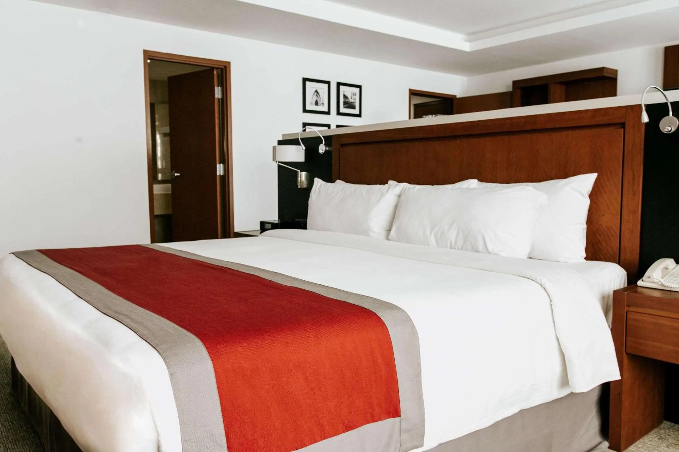 Bedroom, Bed in Radisson Poliforum Plaza Hotel Leon