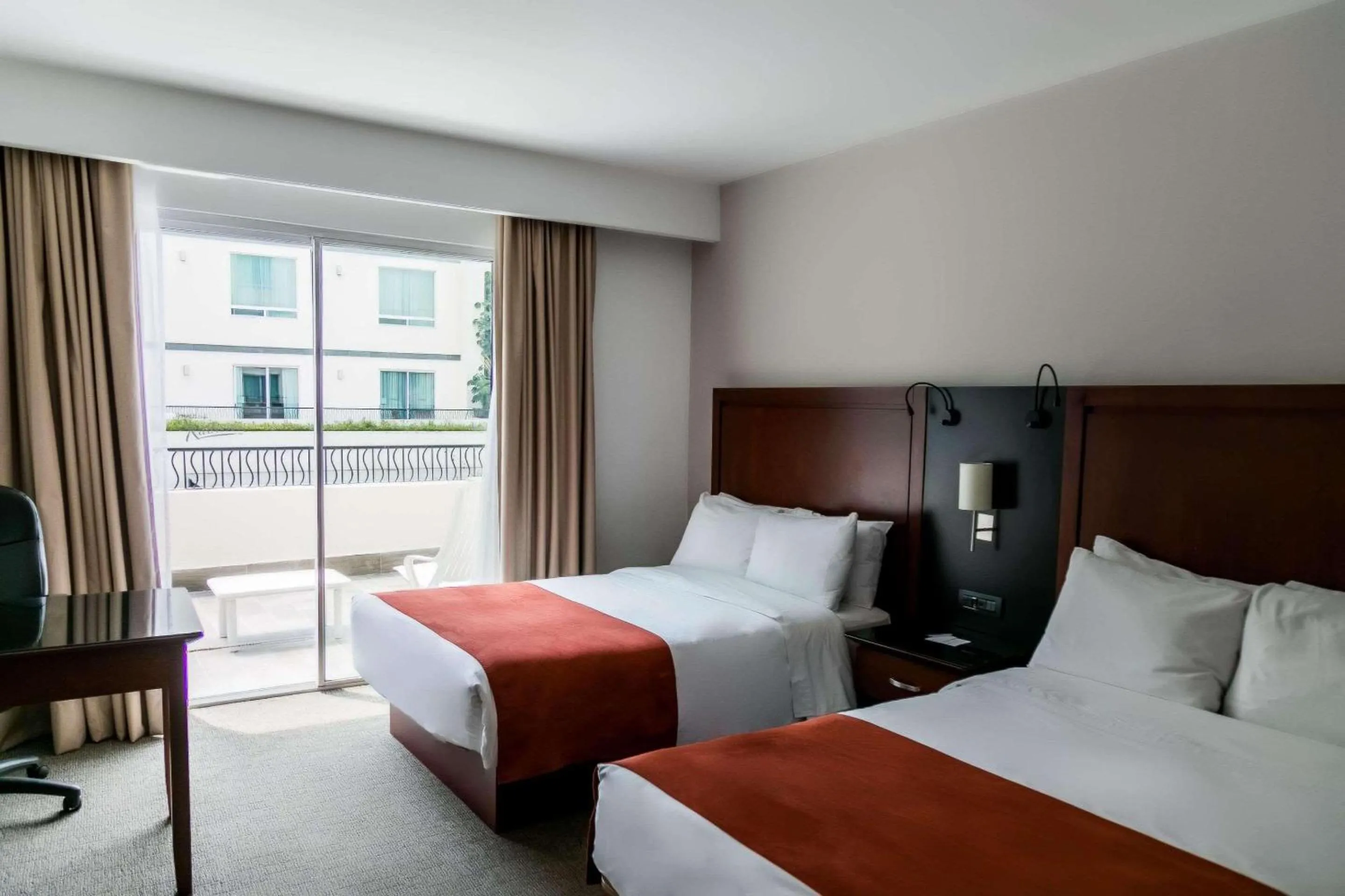 Bedroom, Bed in Radisson Poliforum Plaza Hotel Leon