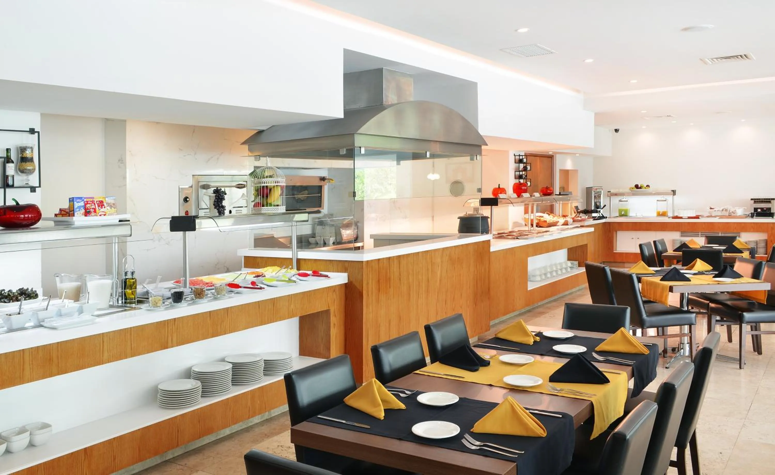 Restaurant/places to eat in Radisson Poliforum Plaza Hotel Leon