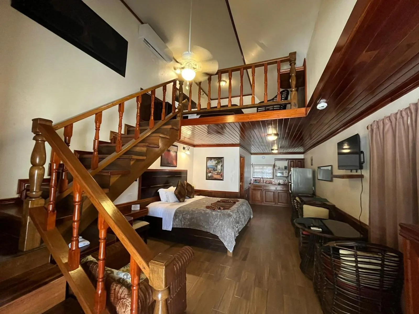 Property building, Bed in Captain Morgan's Retreat