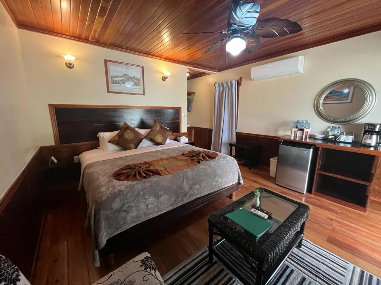 Bed in Captain Morgan's Retreat