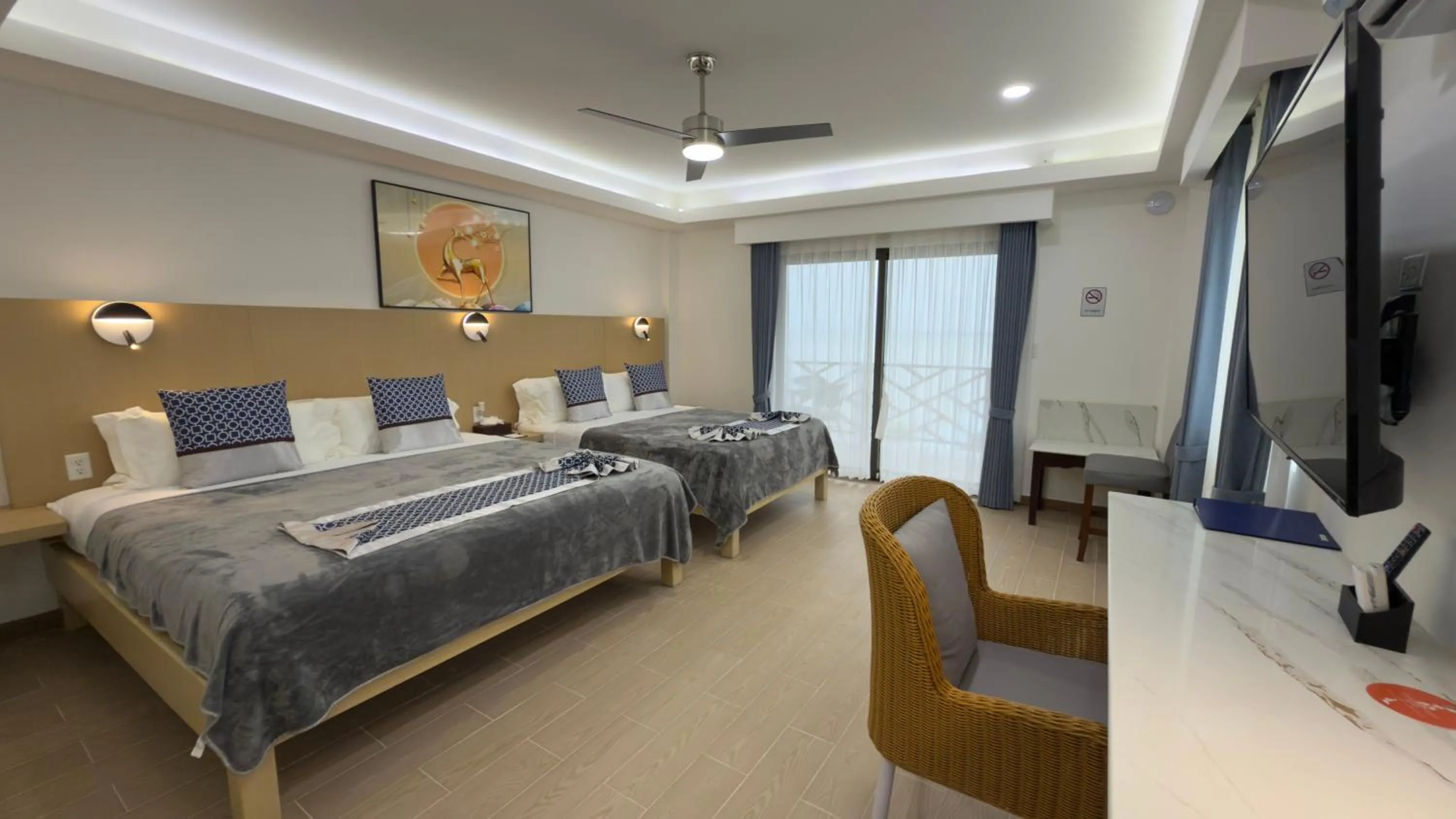 Photo of the whole room, Bed in Captain Morgan's Retreat