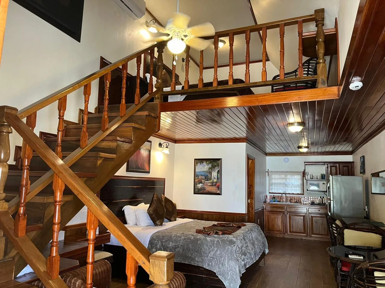 Property building, Bed in Captain Morgan's Retreat