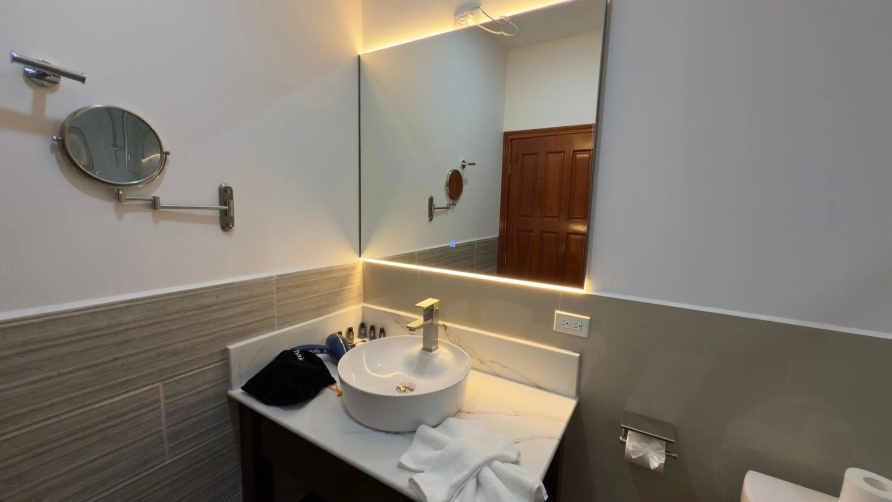 Bathroom in Captain Morgan's Retreat