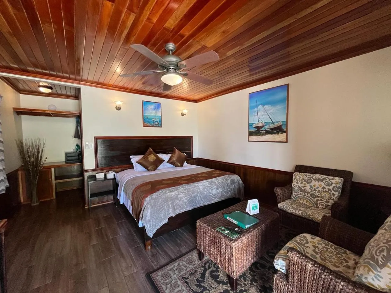 Bed in Captain Morgan's Retreat