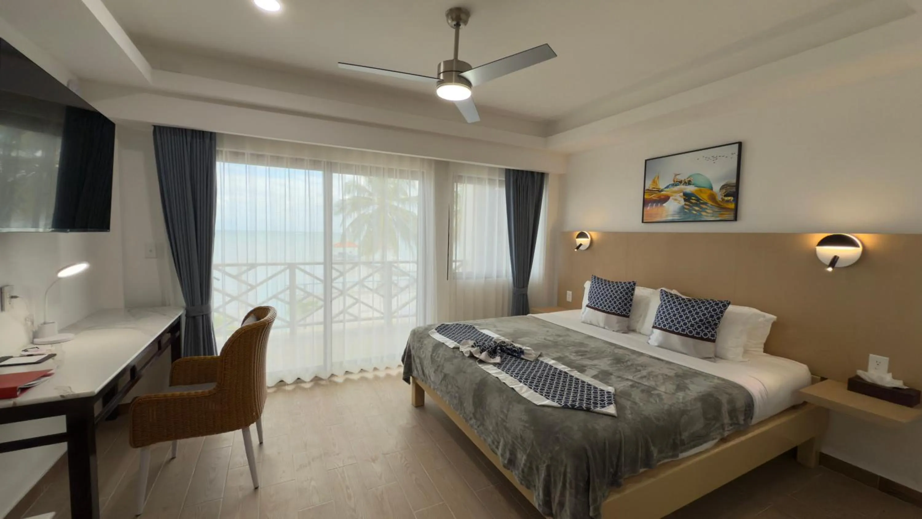 Photo of the whole room, Bed in Captain Morgan's Retreat