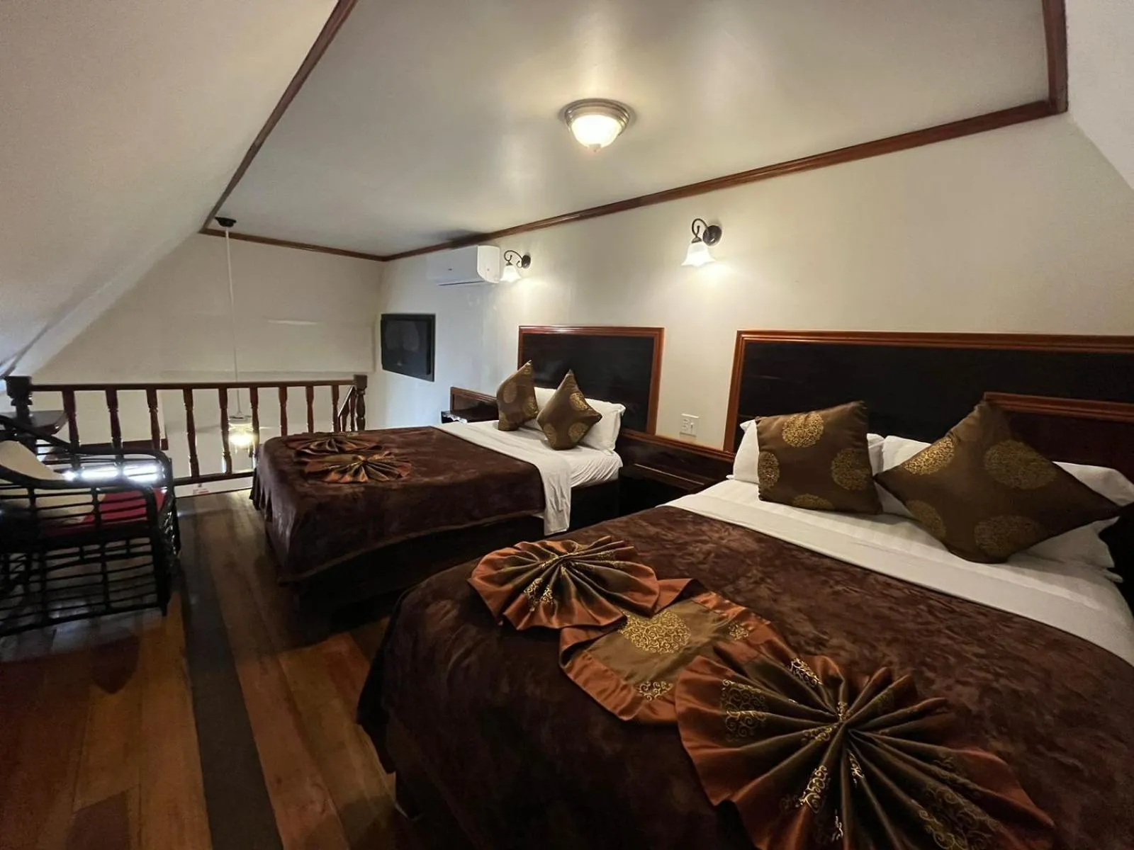 Property building, Bed in Captain Morgan's Retreat