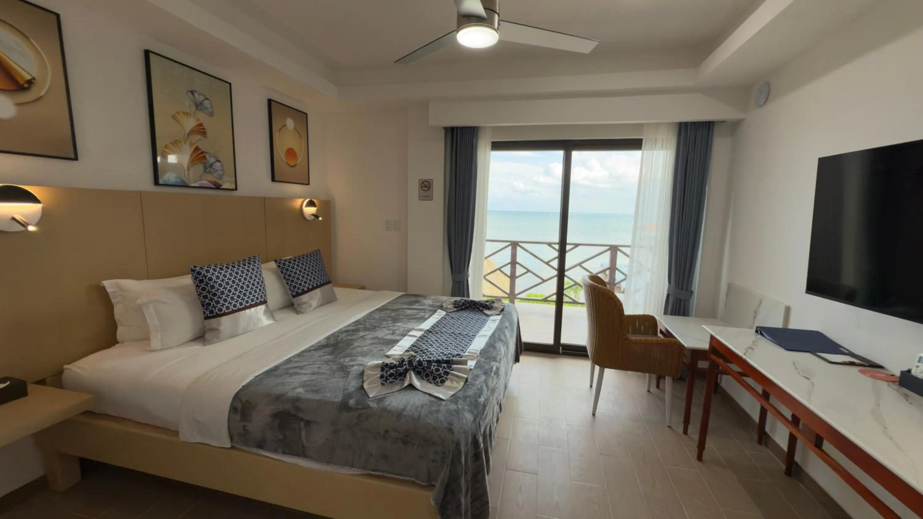 Bedroom, Bed in Captain Morgan's Retreat