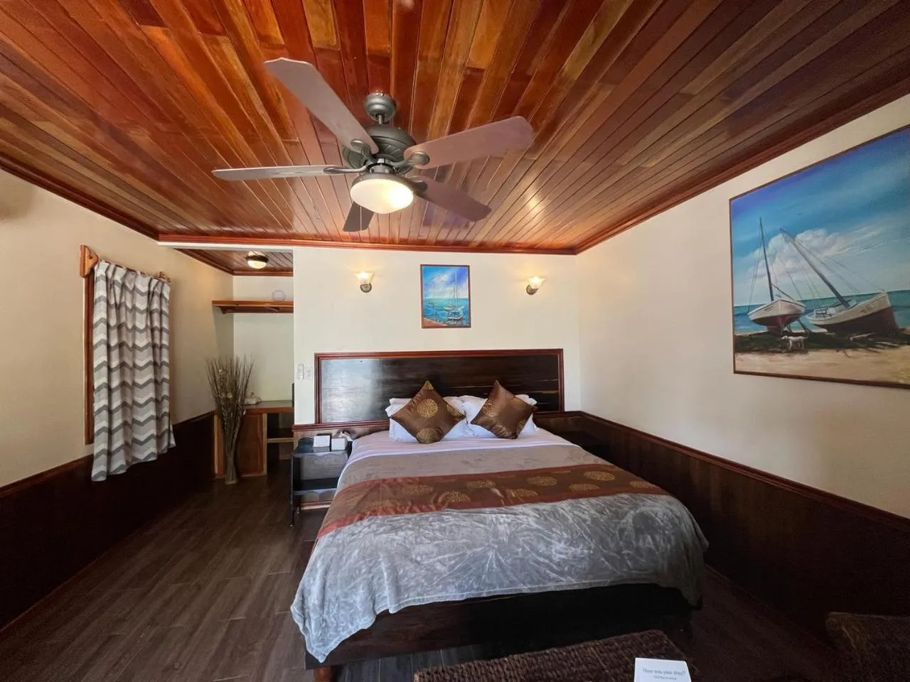 Bed in Captain Morgan's Retreat