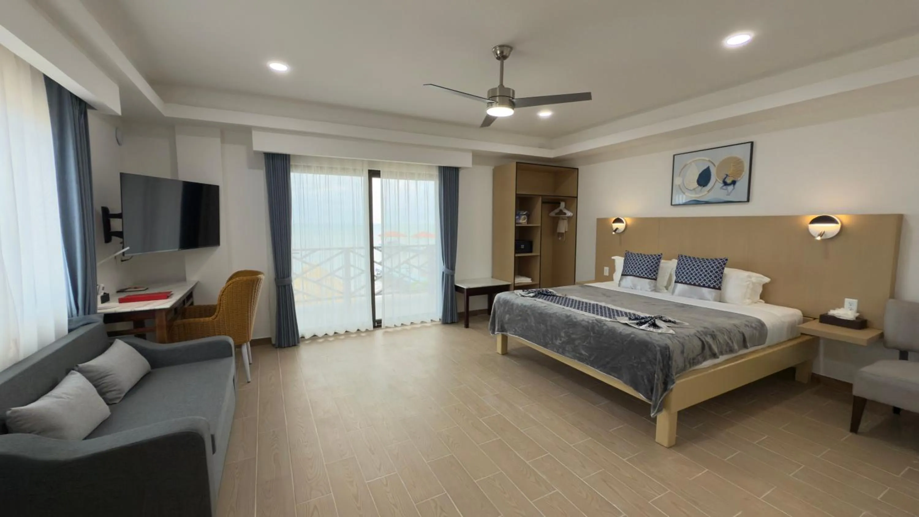 Living room, Bed in Captain Morgan's Retreat