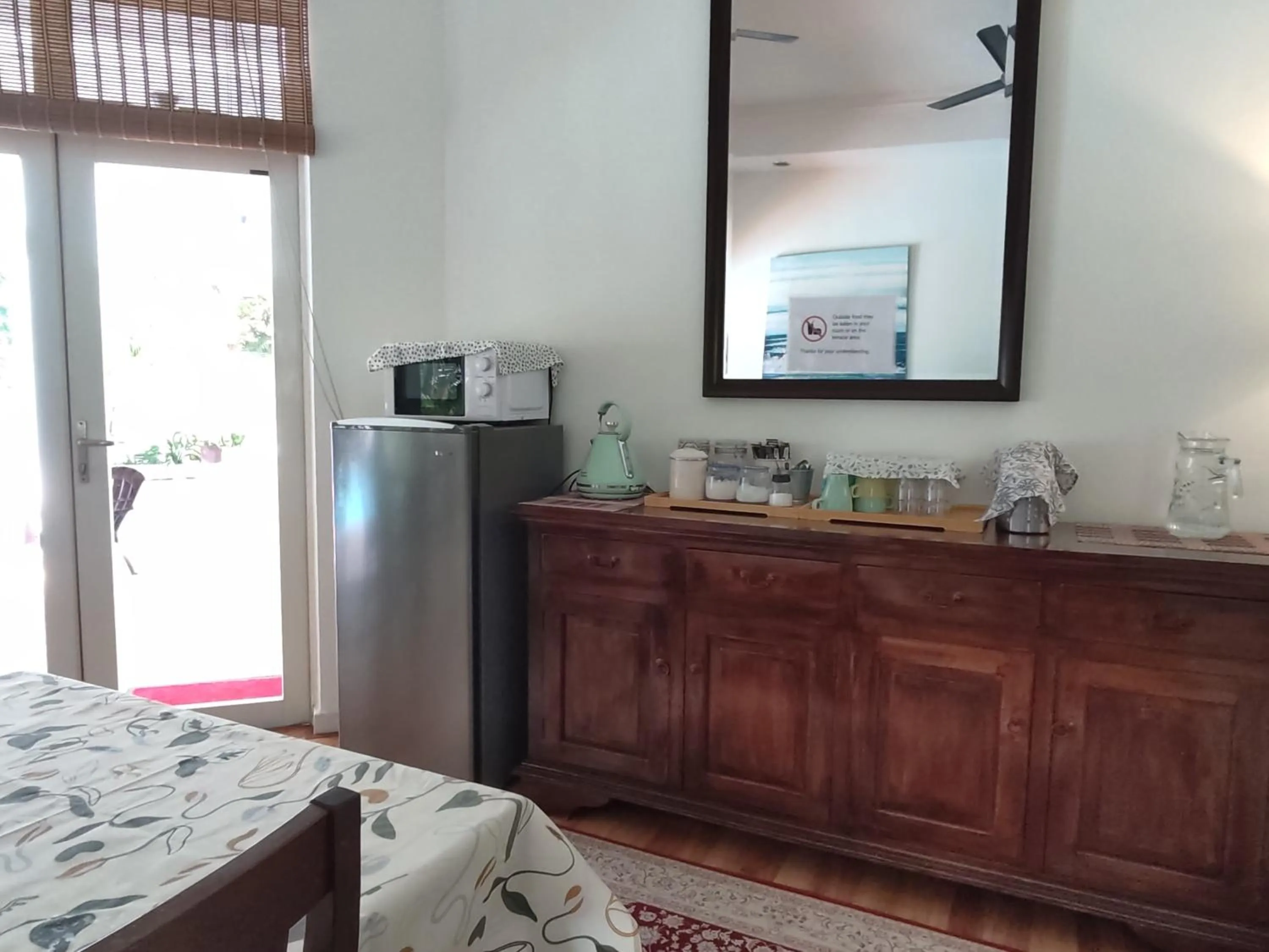 Kitchen or kitchenette in Rumah Putih B&B near KLIA