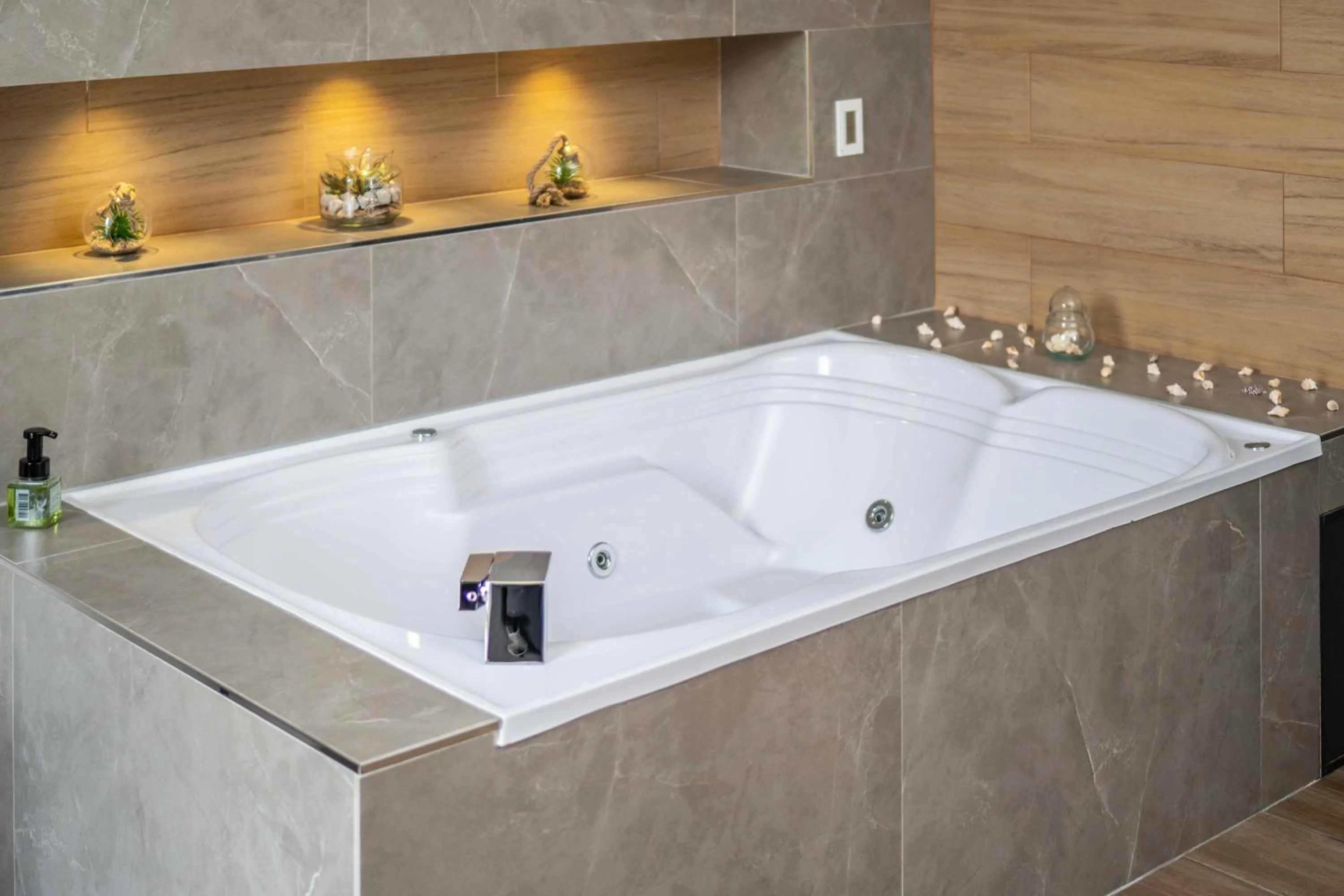 Hot Tub in Hotel Plaza del Lili