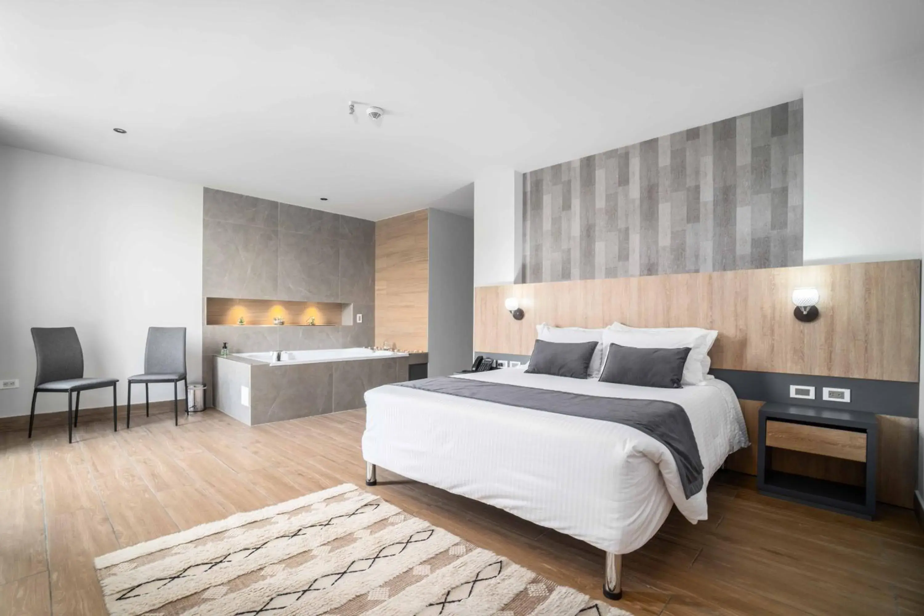 Suite with Hot Tub in Hotel Plaza del Lili Suite with Hot Tub in Hotel Plaza del Lili