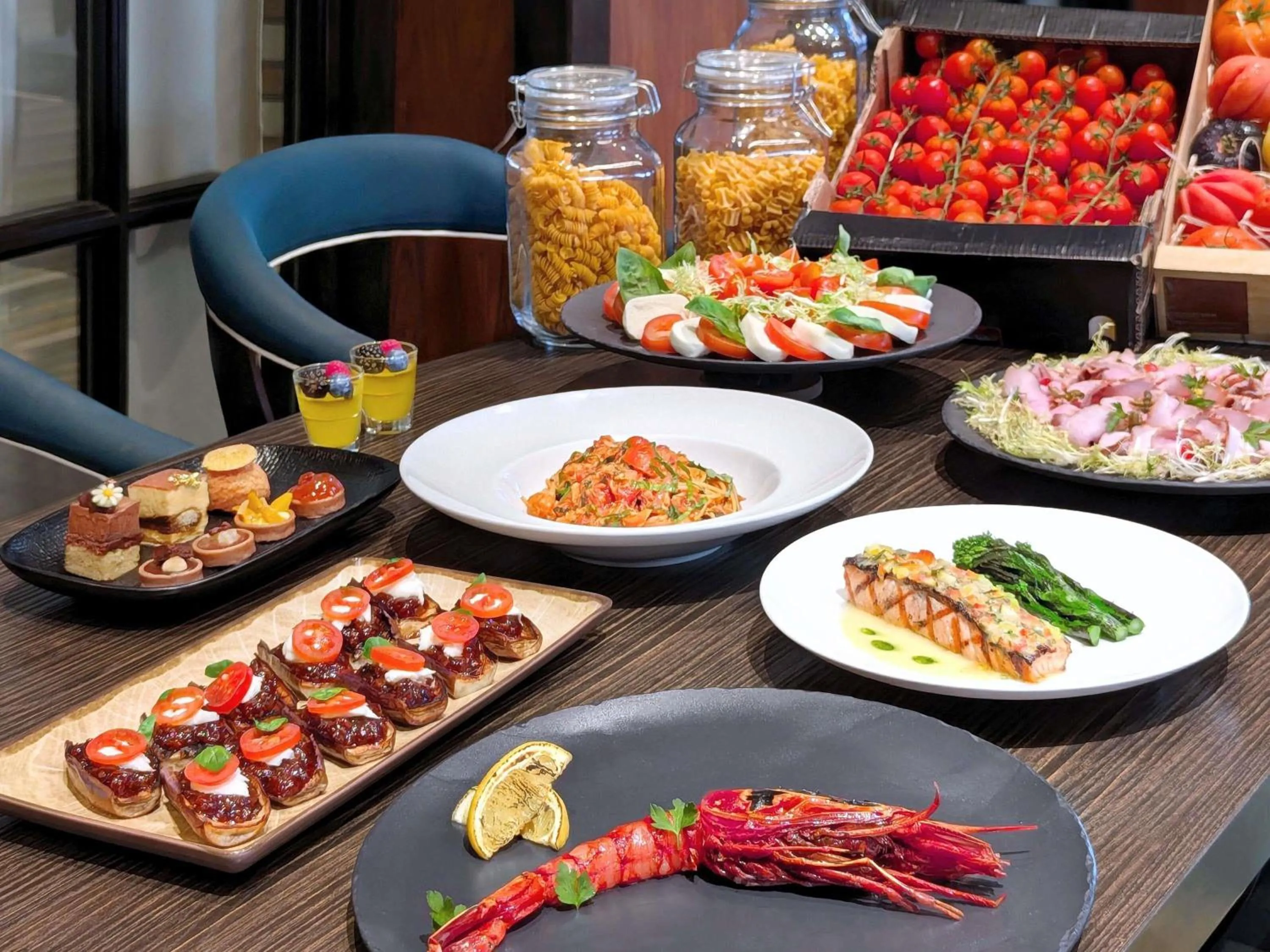 Restaurant/places to eat in Sofitel Singapore Sentosa