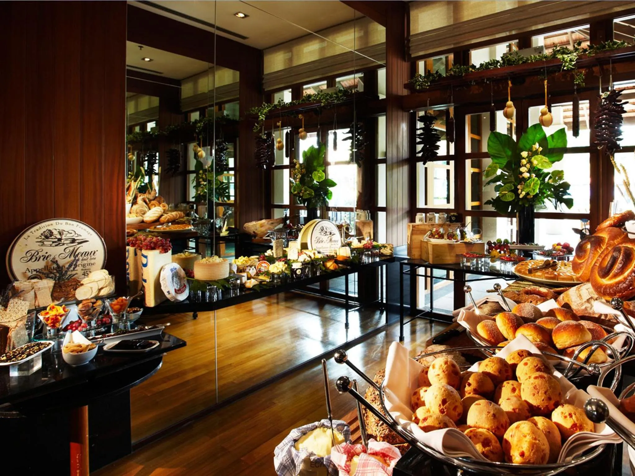 Restaurant/places to eat in Sofitel Singapore Sentosa