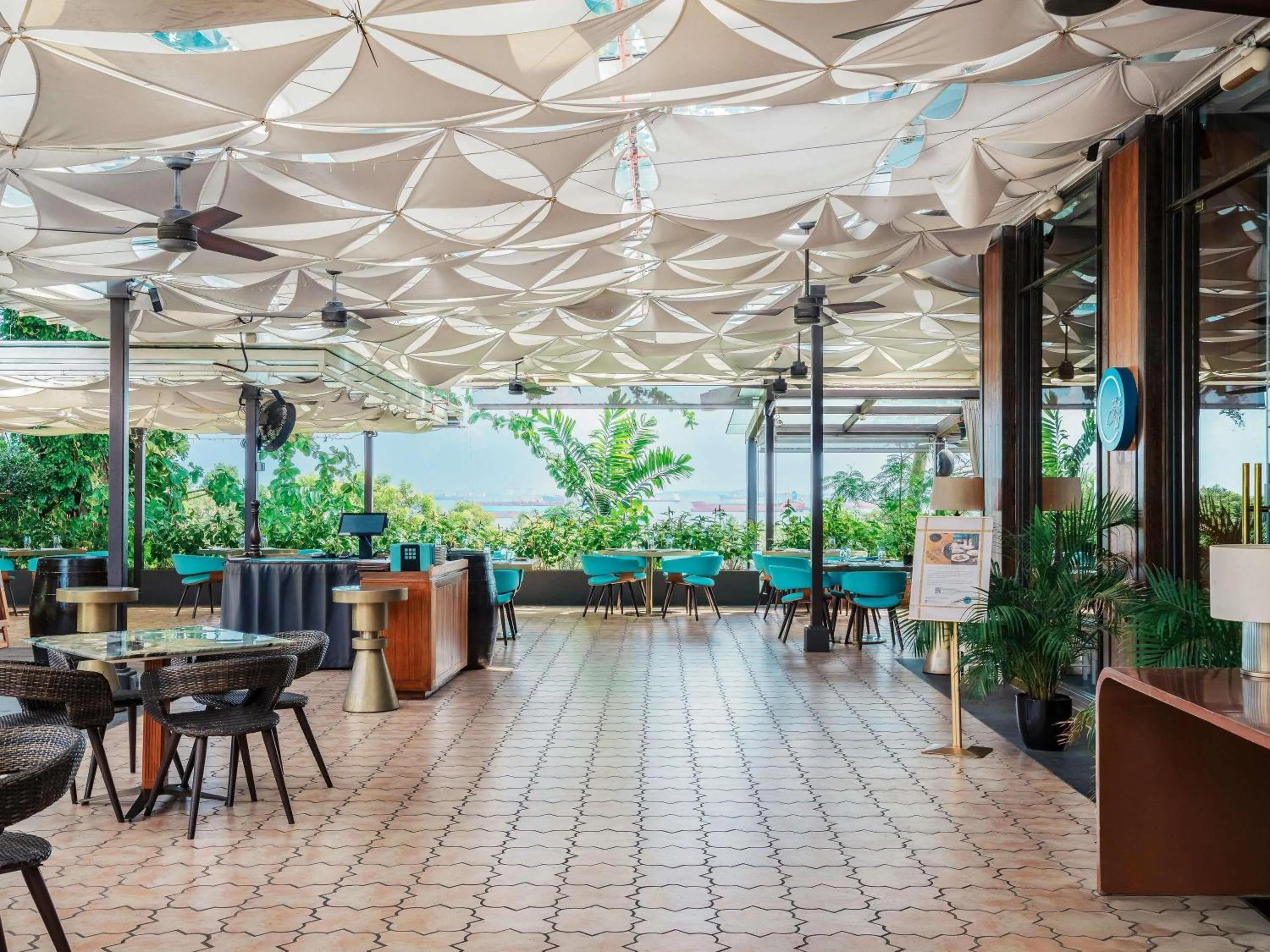 Restaurant/places to eat in Sofitel Singapore Sentosa