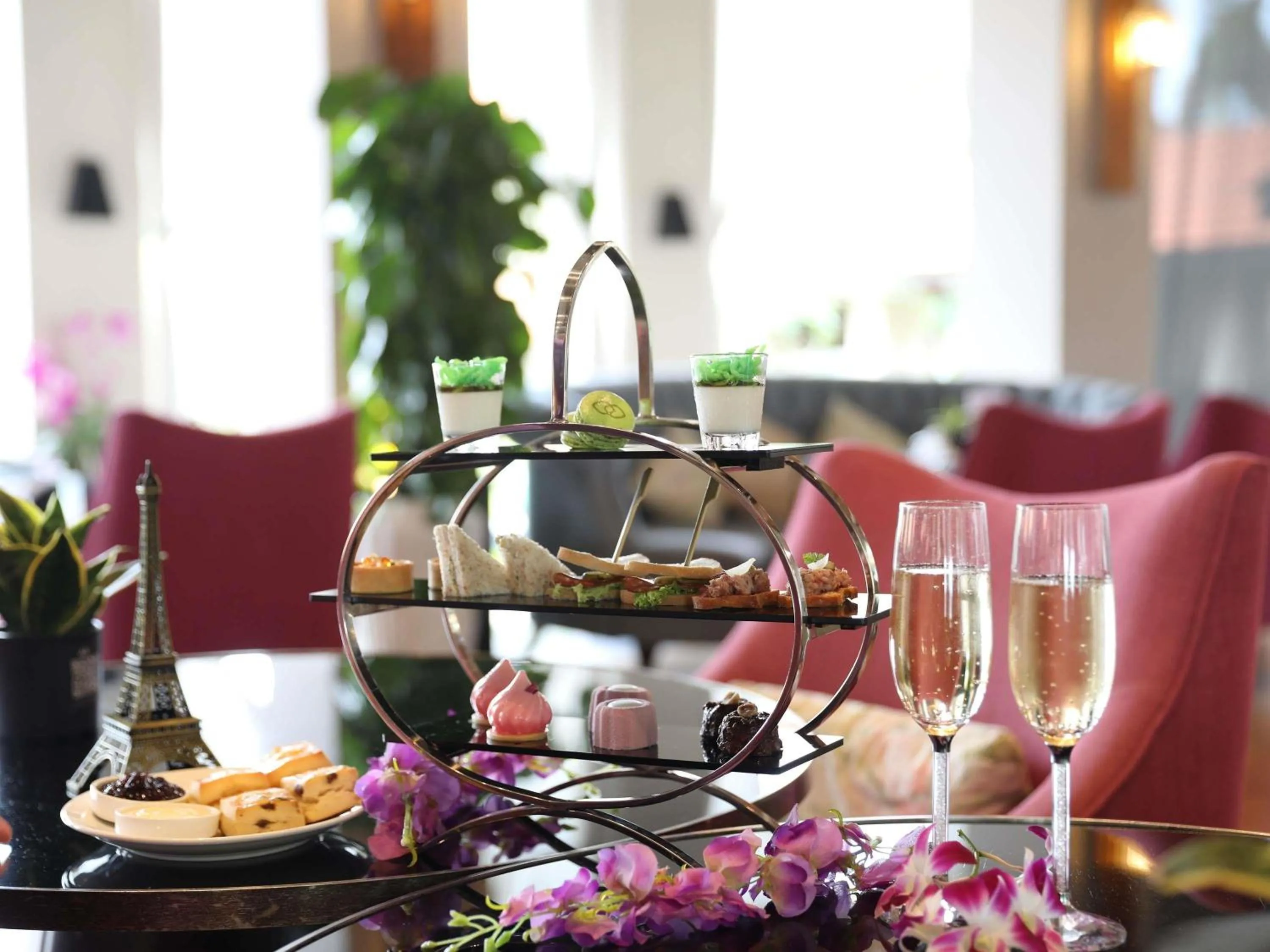 Restaurant/places to eat in Sofitel Singapore Sentosa