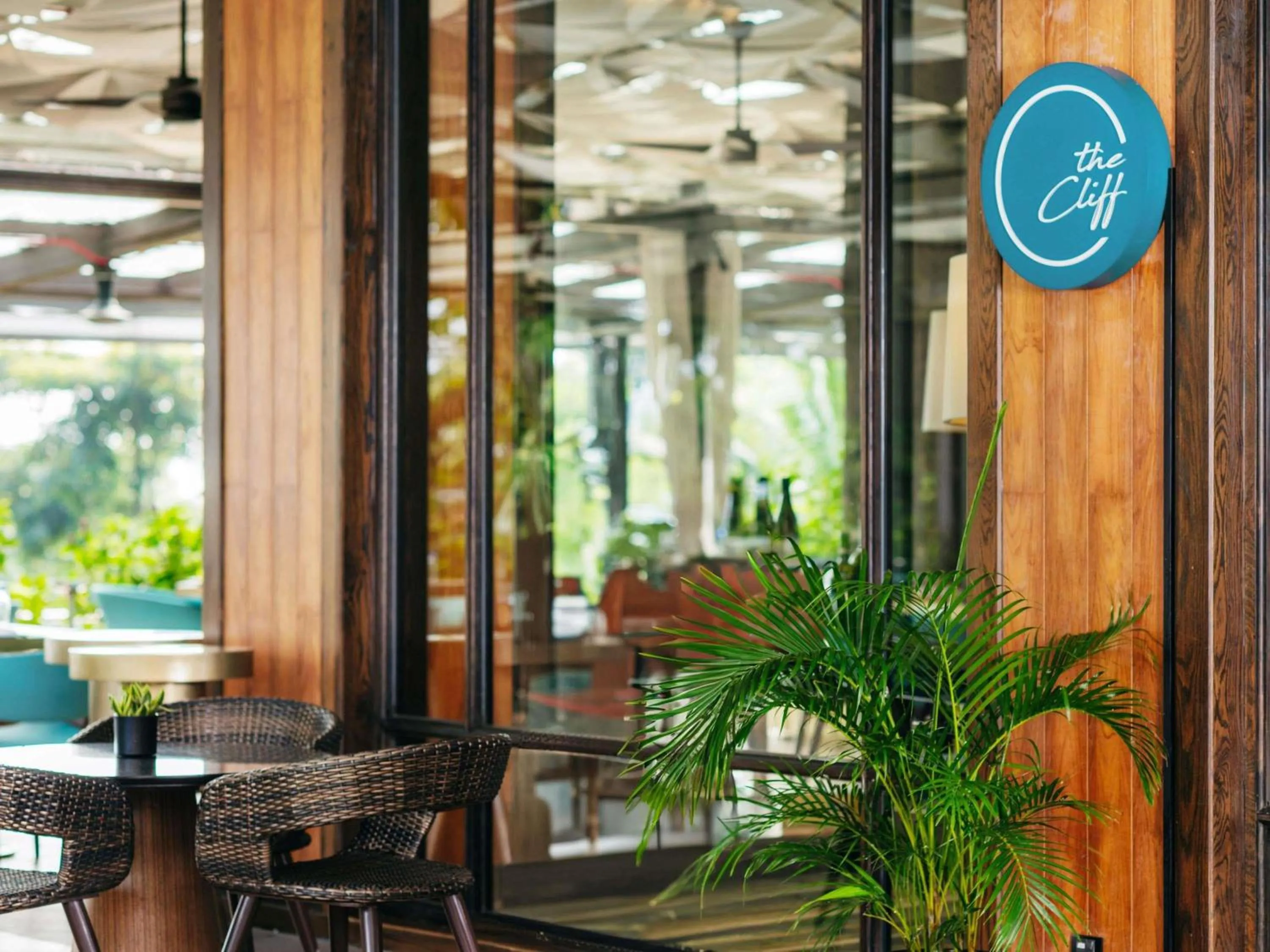 Restaurant/places to eat in Sofitel Singapore Sentosa