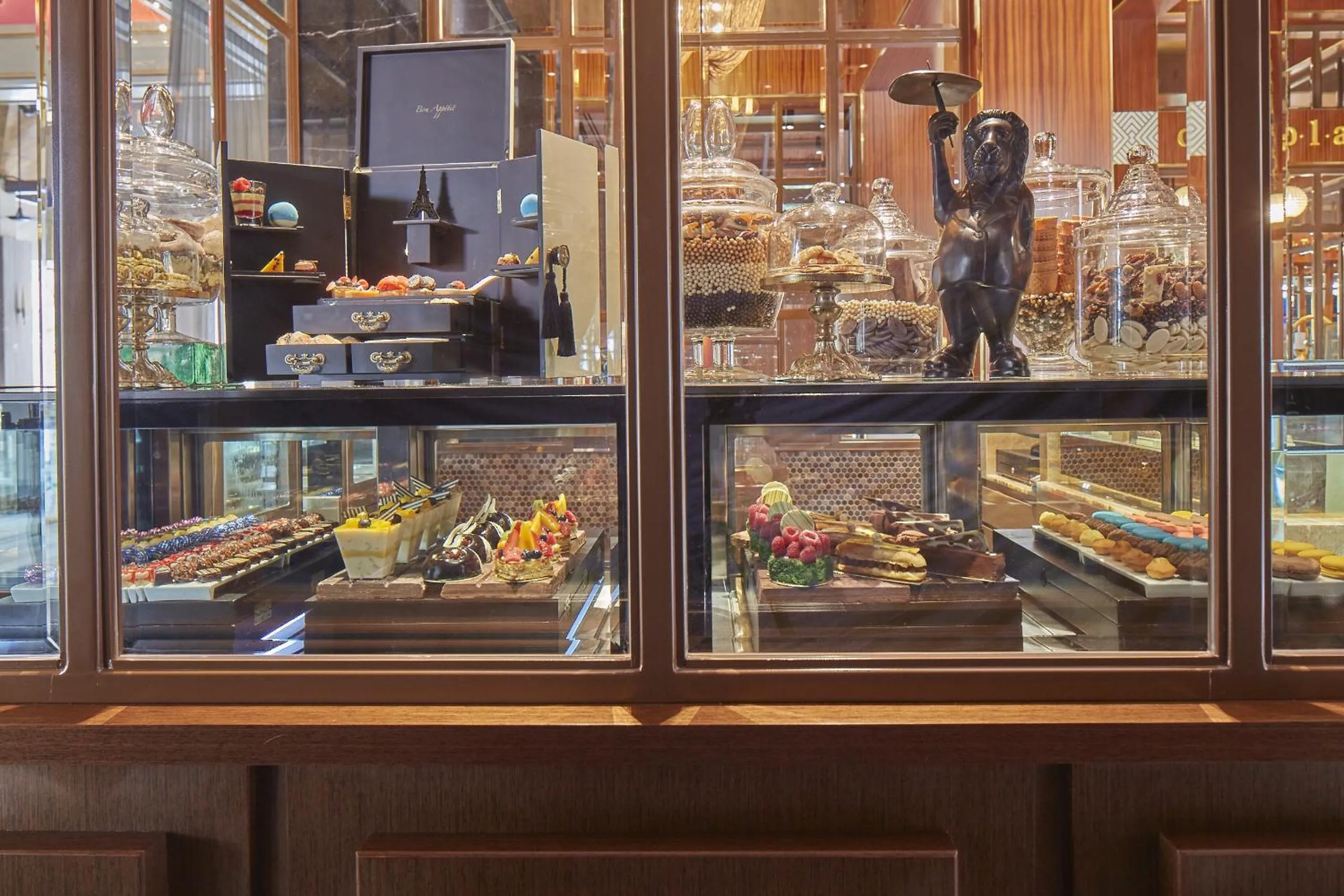 Restaurant/places to eat in Sofitel Singapore Sentosa