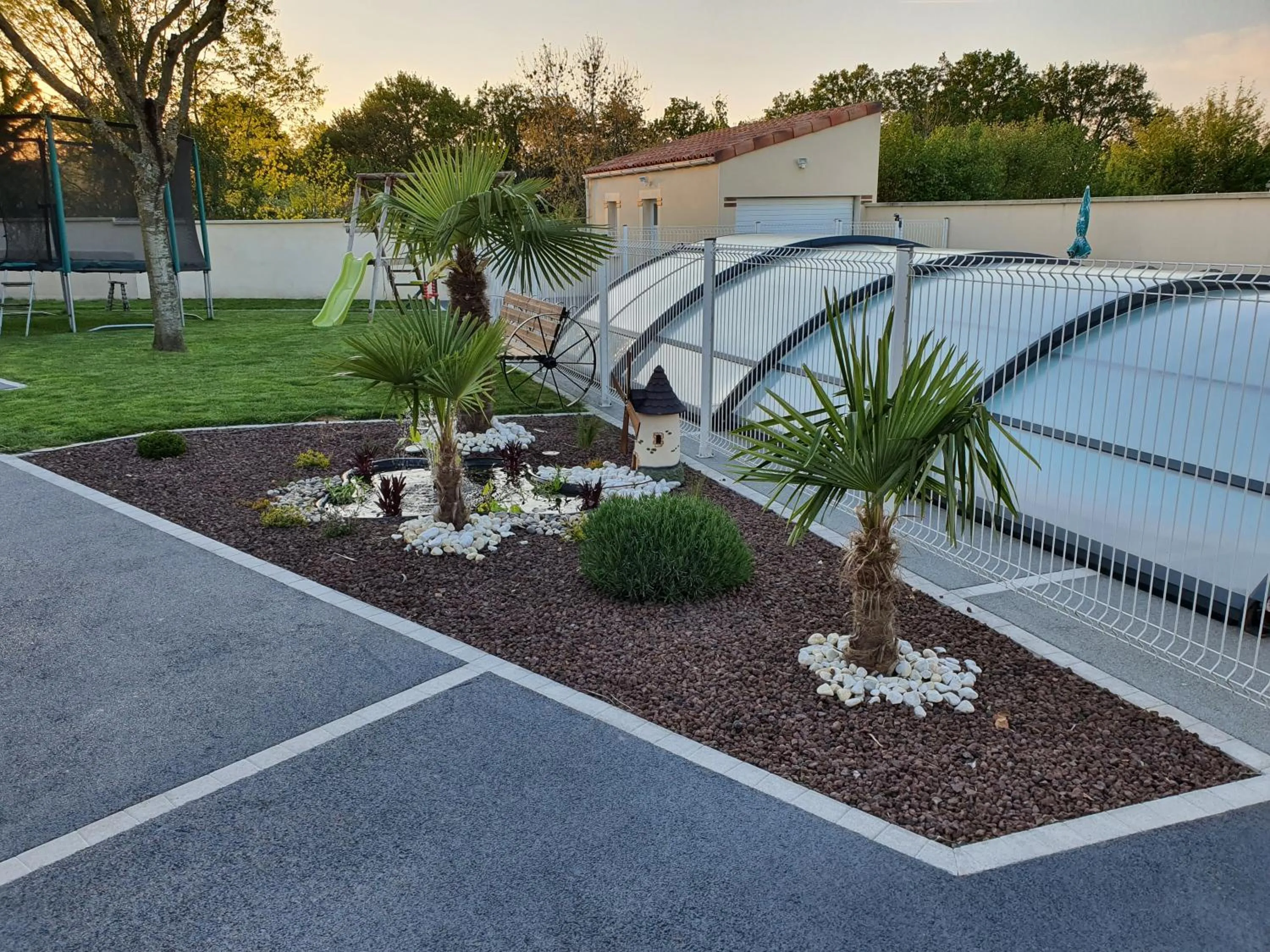 Garden in Chez les J-FOLAIS - 3 kms Puy duFou - Les Epesses