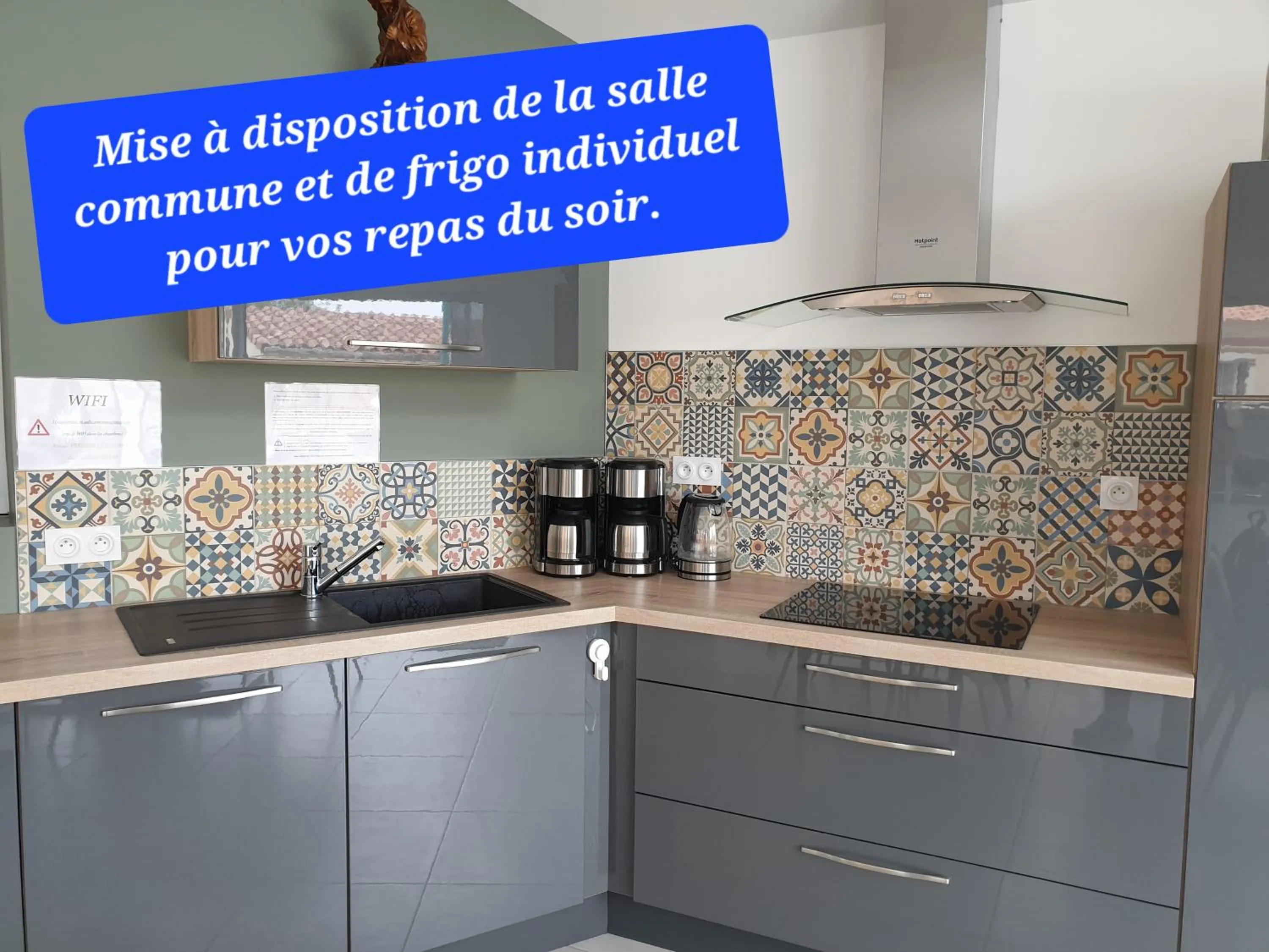 Kitchen or kitchenette in Chez les J-FOLAIS - 3 kms Puy duFou - Les Epesses