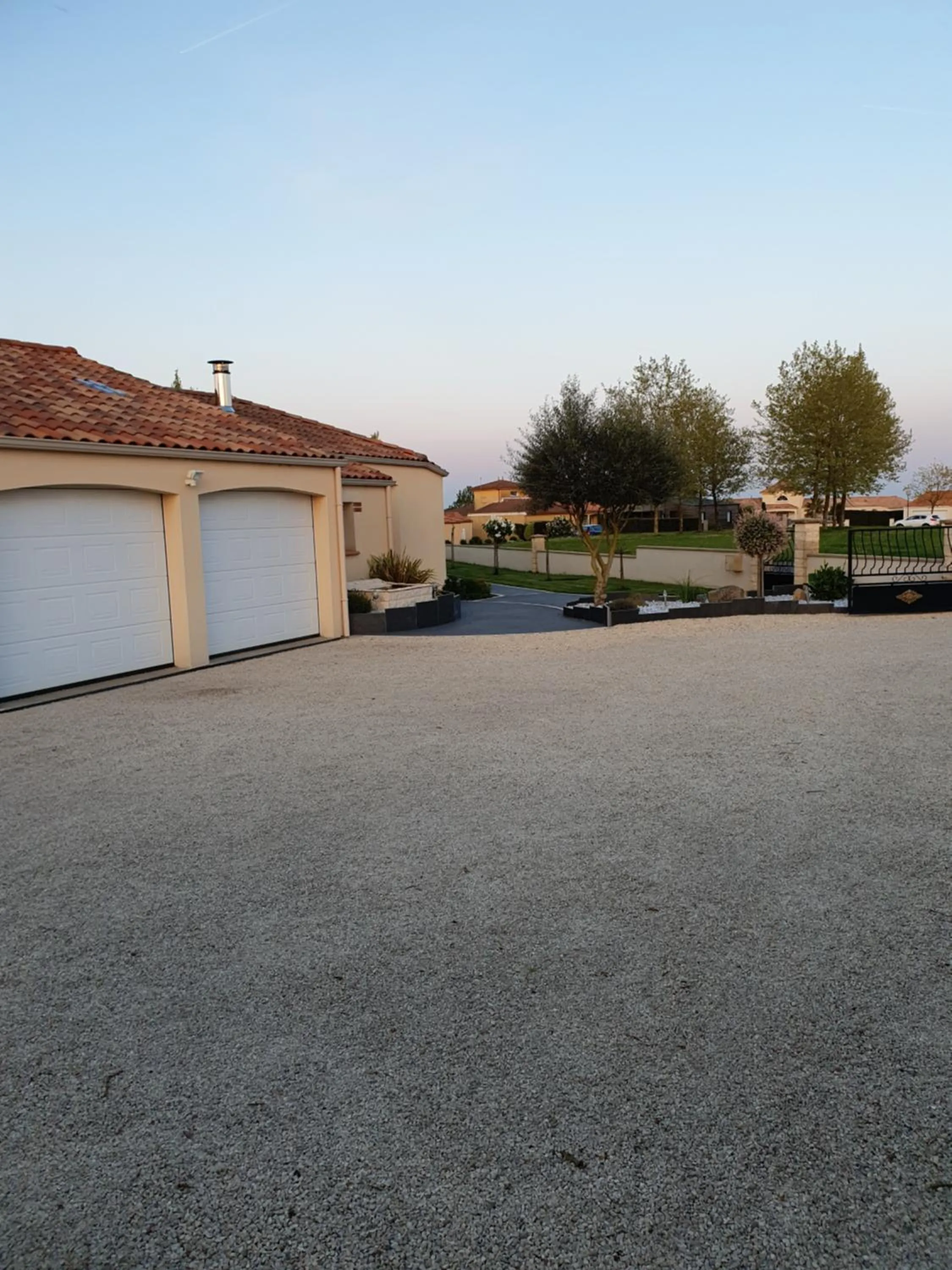 Parking in Chez les J-FOLAIS - 3 kms Puy duFou - Les Epesses