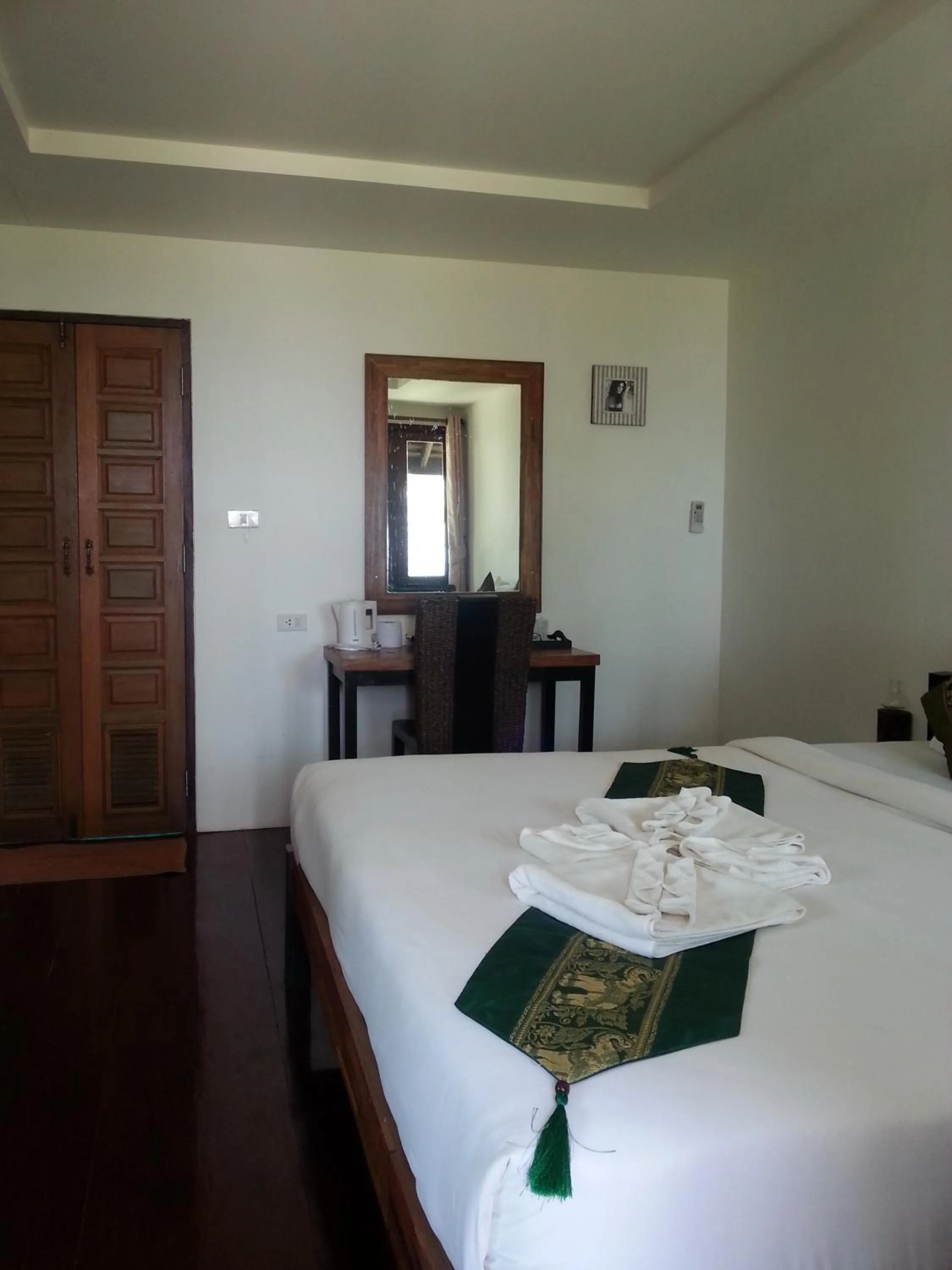 Photo of the whole room, Bed in New Ozone Resort & Spa