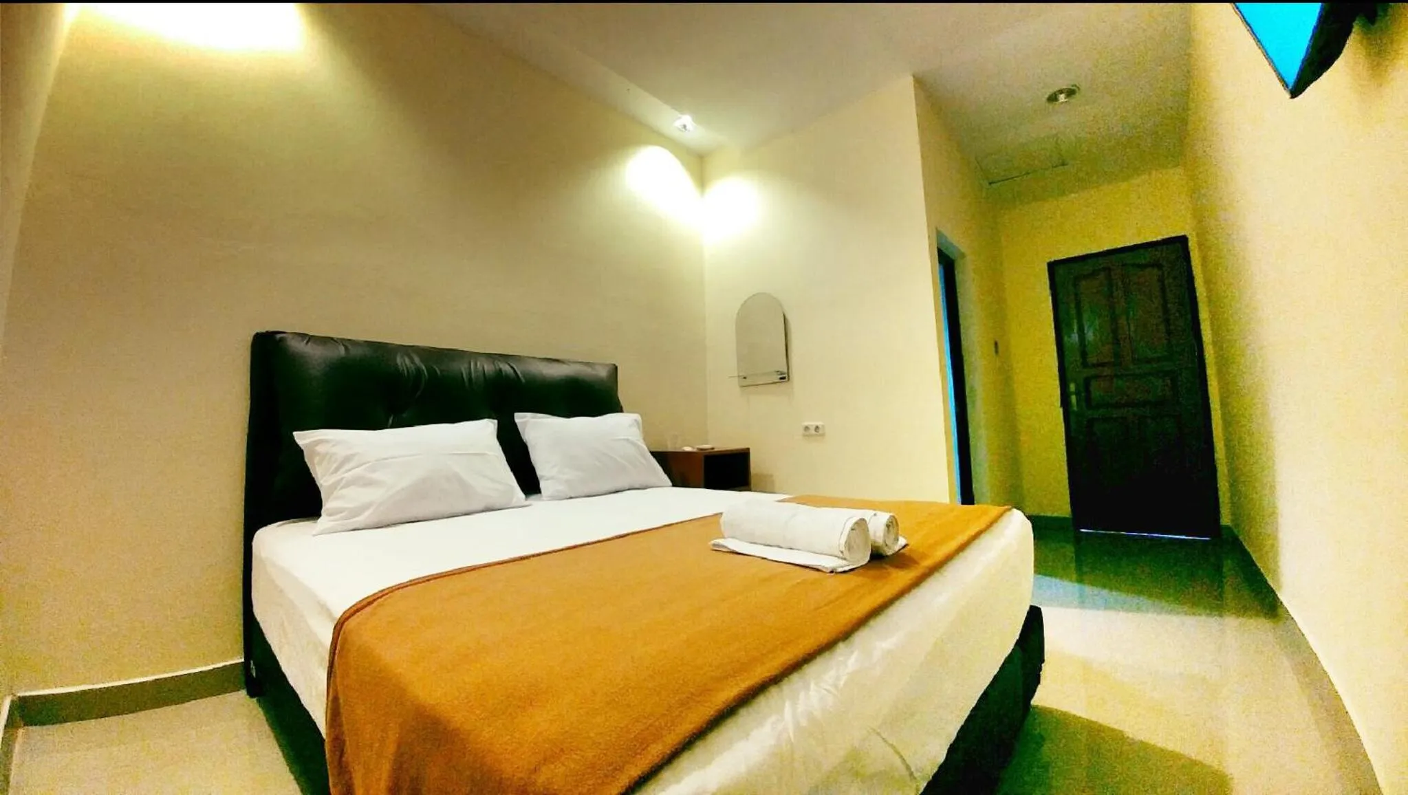 Photo of the whole room, Bed in Quint Hotel