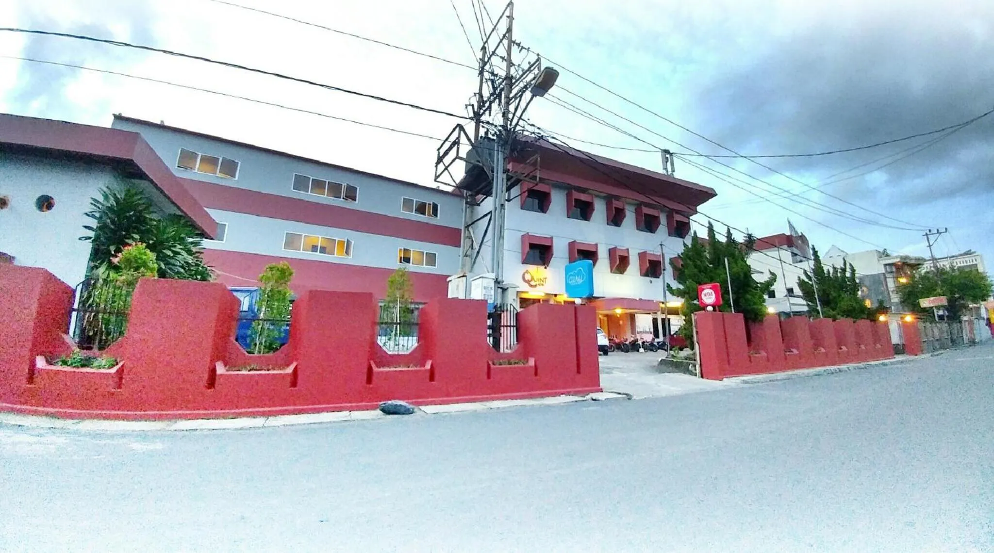 Facade/entrance in Quint Hotel