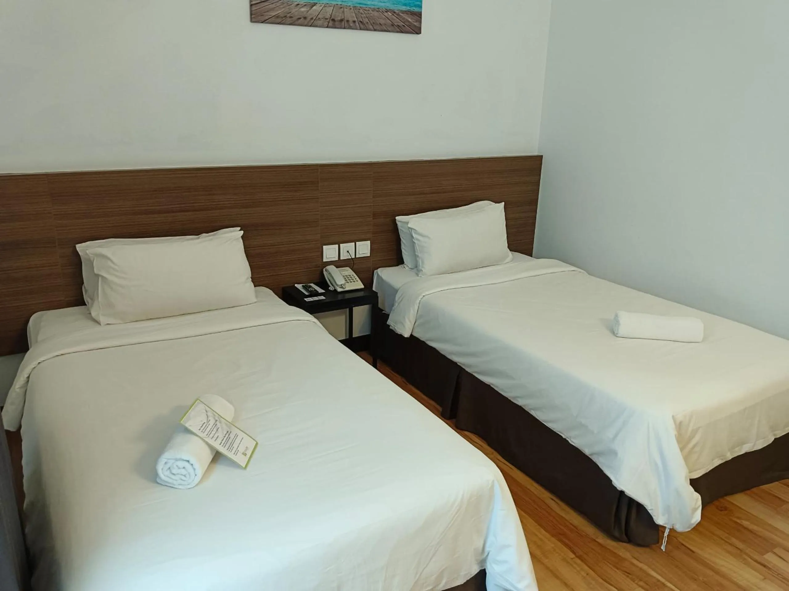 Photo of the whole room, Bed in Fuller Hotel