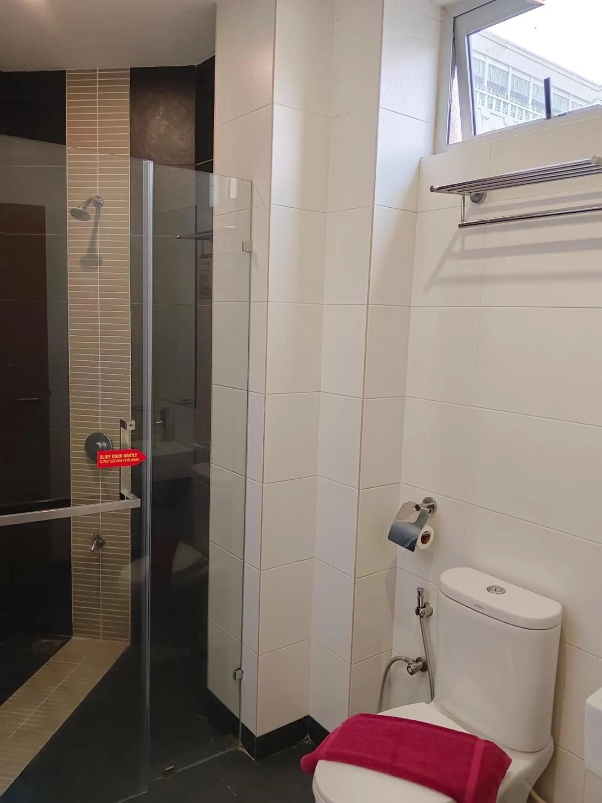 Bathroom in Fuller Hotel