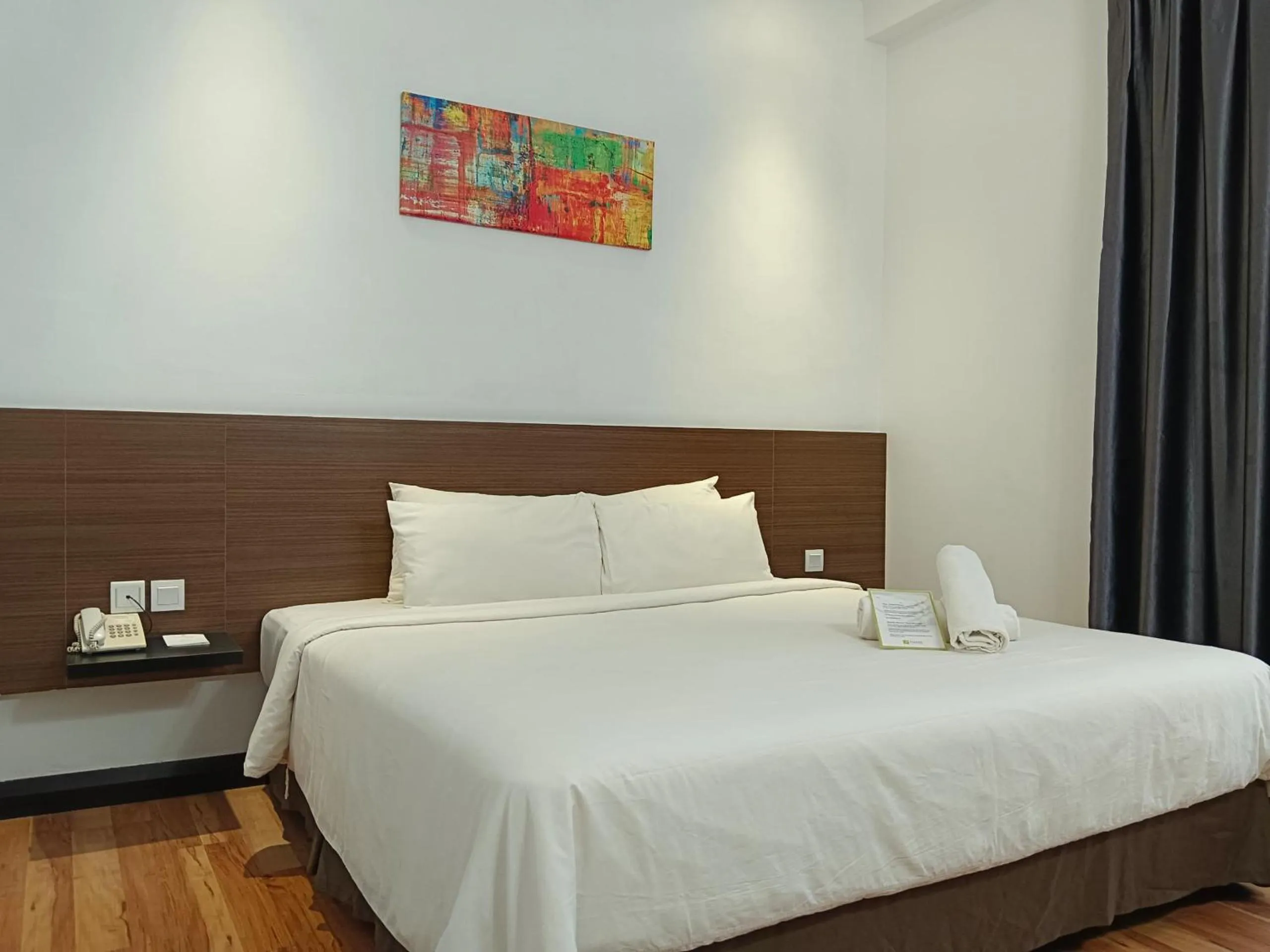 Photo of the whole room, Bed in Fuller Hotel