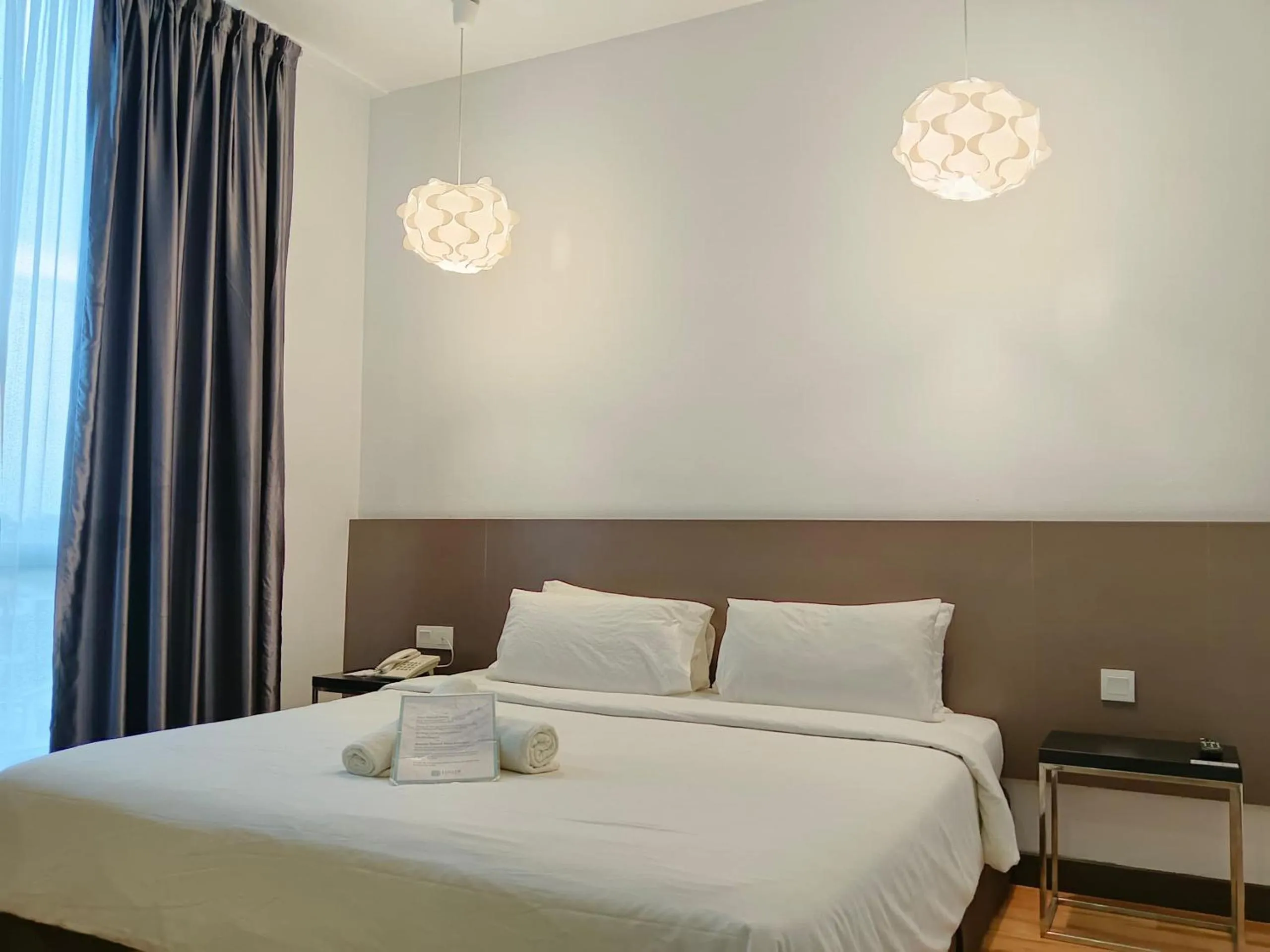 Photo of the whole room, Bed in Fuller Hotel